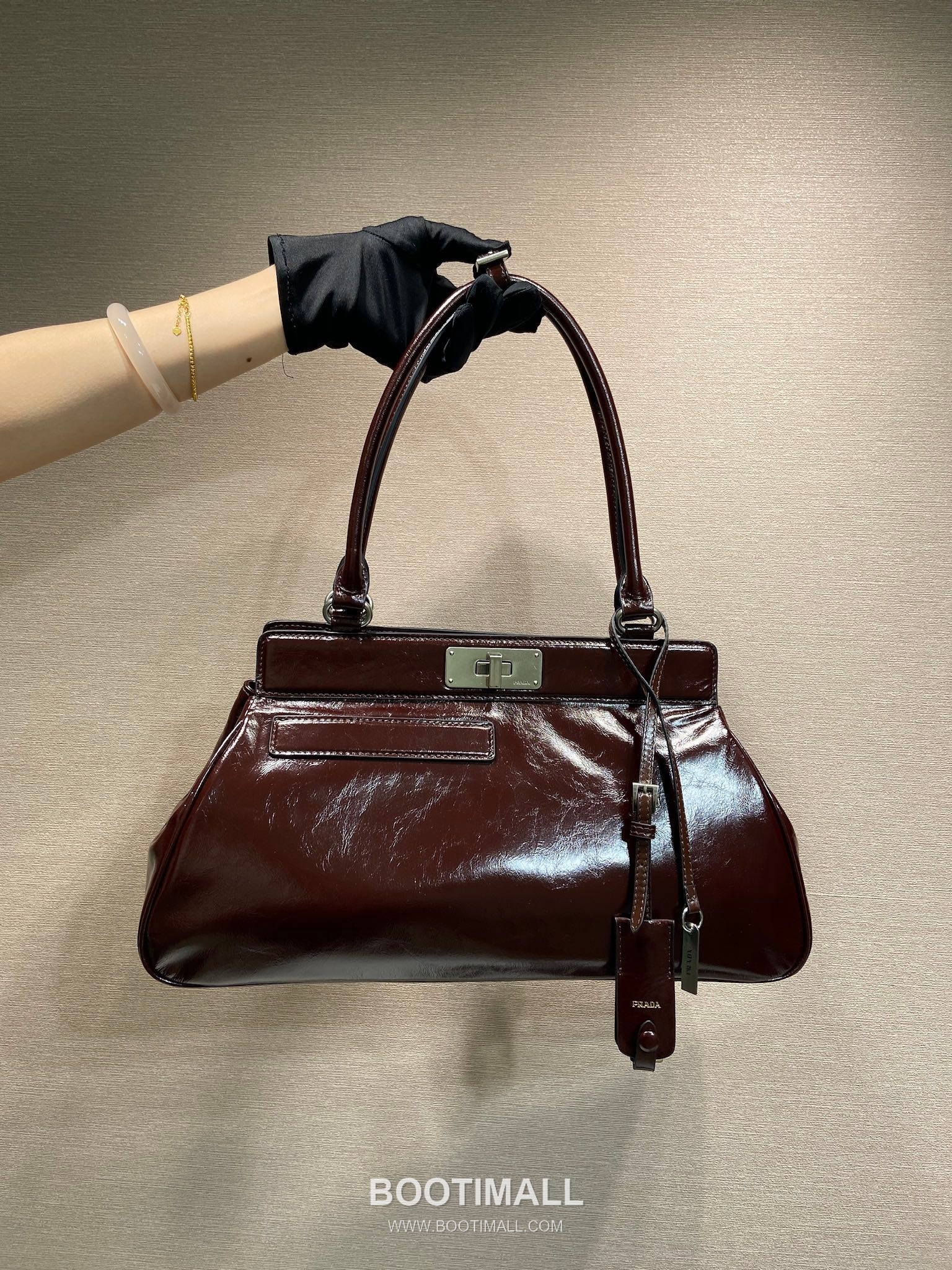 Prada Oil Wax Leather Tote Bag with Front Back Pocket and Turn Lock Detail 프라다 오일왁스 가죽 앞뒤 포켓 턴락 토트백 1BG569 38cm 10
