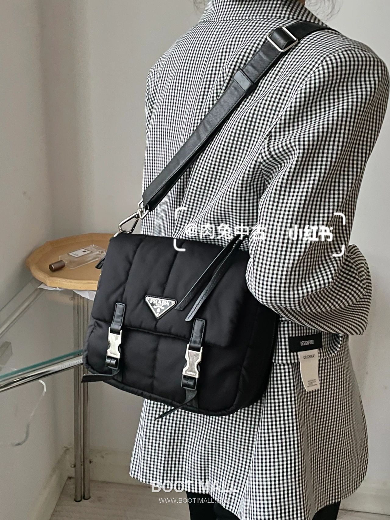 Prada Nylon Messenger Bag with Calfskin Strap and Zip Expandable Base 프라다 나일론 카프스킨 스트랩 지퍼 확장형 메신저백 1BH618 27cm 1
