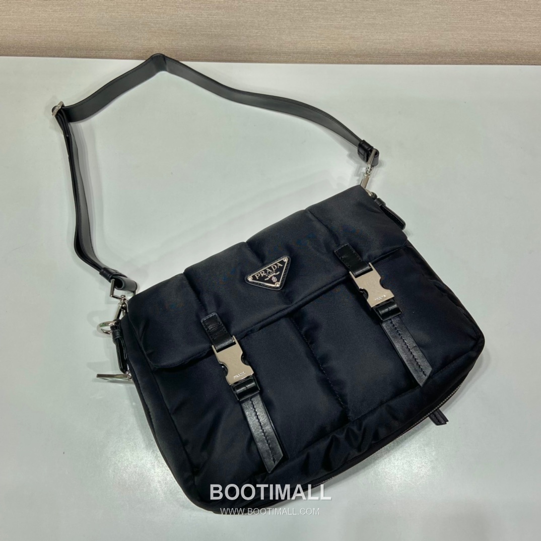Prada Nylon Messenger Bag with Calfskin Strap and Zip Expandable Base 프라다 나일론 카프스킨 스트랩 지퍼 확장형 메신저백 1BH618 27cm 3