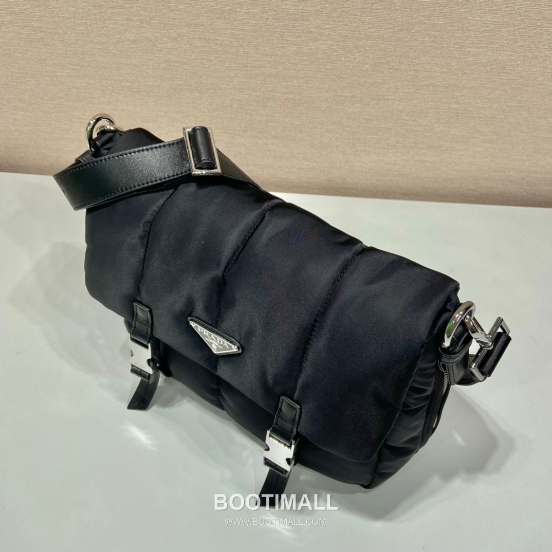 Prada Nylon Messenger Bag with Calfskin Strap and Zip Expandable Base 프라다 나일론 카프스킨 스트랩 지퍼 확장형 메신저백 1BH618 27cm 4
