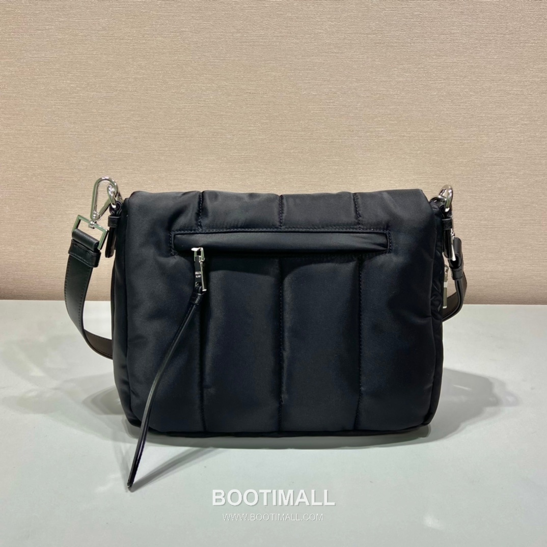 Prada Nylon Messenger Bag with Calfskin Strap and Zip Expandable Base 프라다 나일론 카프스킨 스트랩 지퍼 확장형 메신저백 1BH618 27cm 5