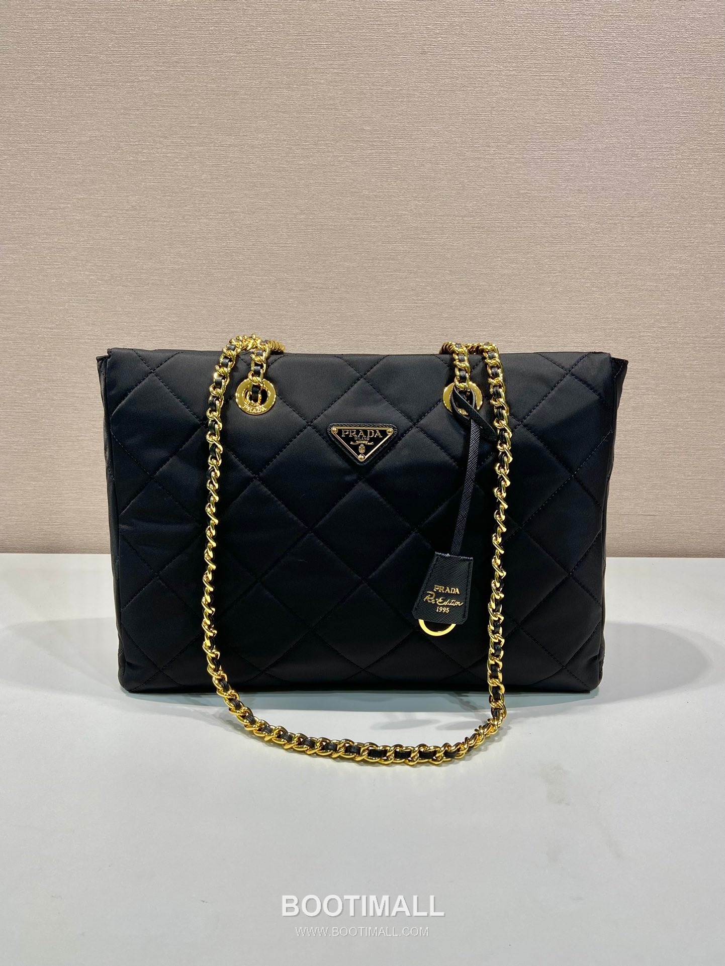 Prada Quilted Nylon Hobo Bag with Chain Strap and Zip Closure 프라다 퀼팅 나일론 체인 스트랩 지퍼 호보백 1BG467 35cm 2