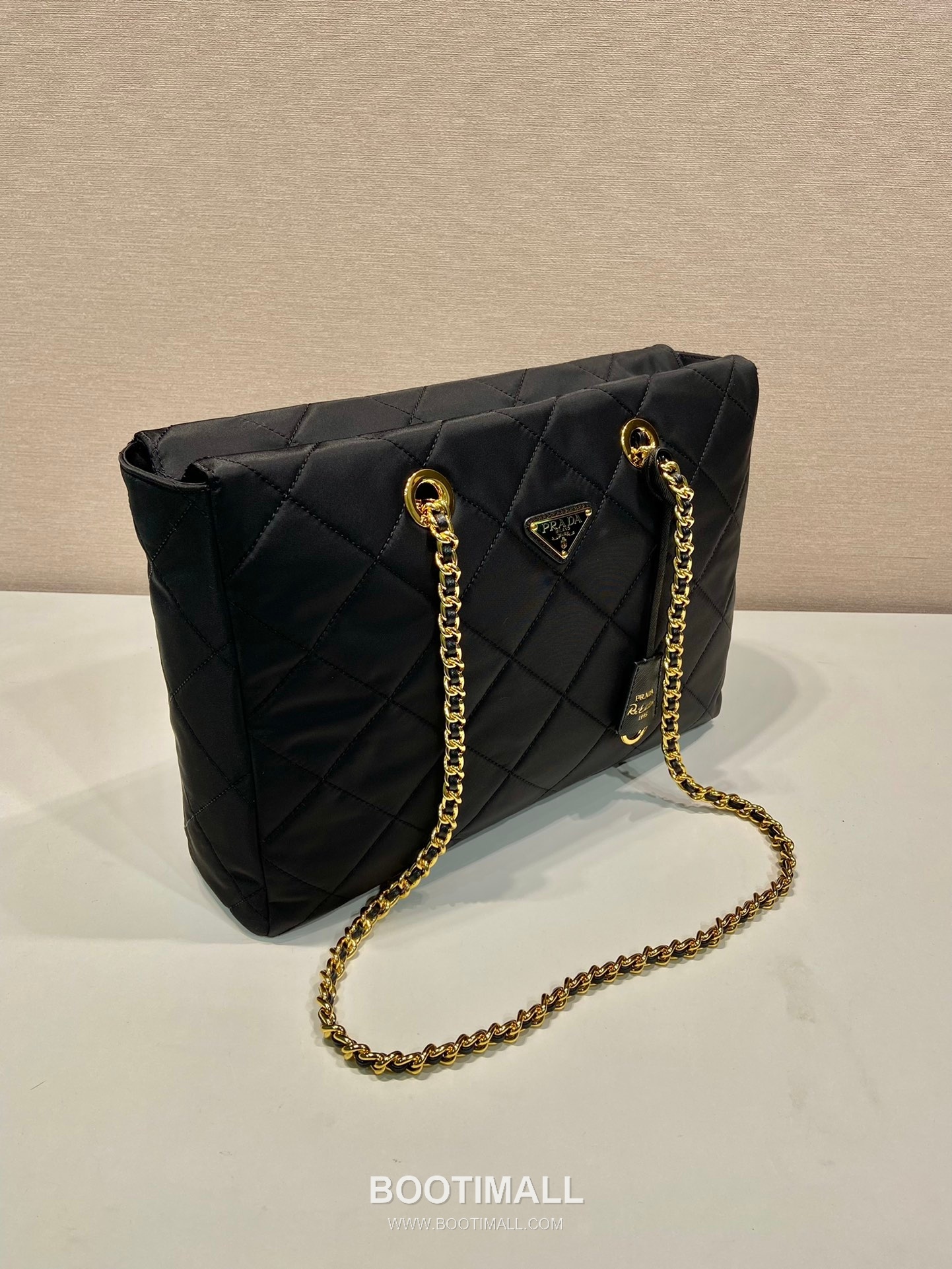 Prada Quilted Nylon Hobo Bag with Chain Strap and Zip Closure 프라다 퀼팅 나일론 체인 스트랩 지퍼 호보백 1BG467 35cm 3