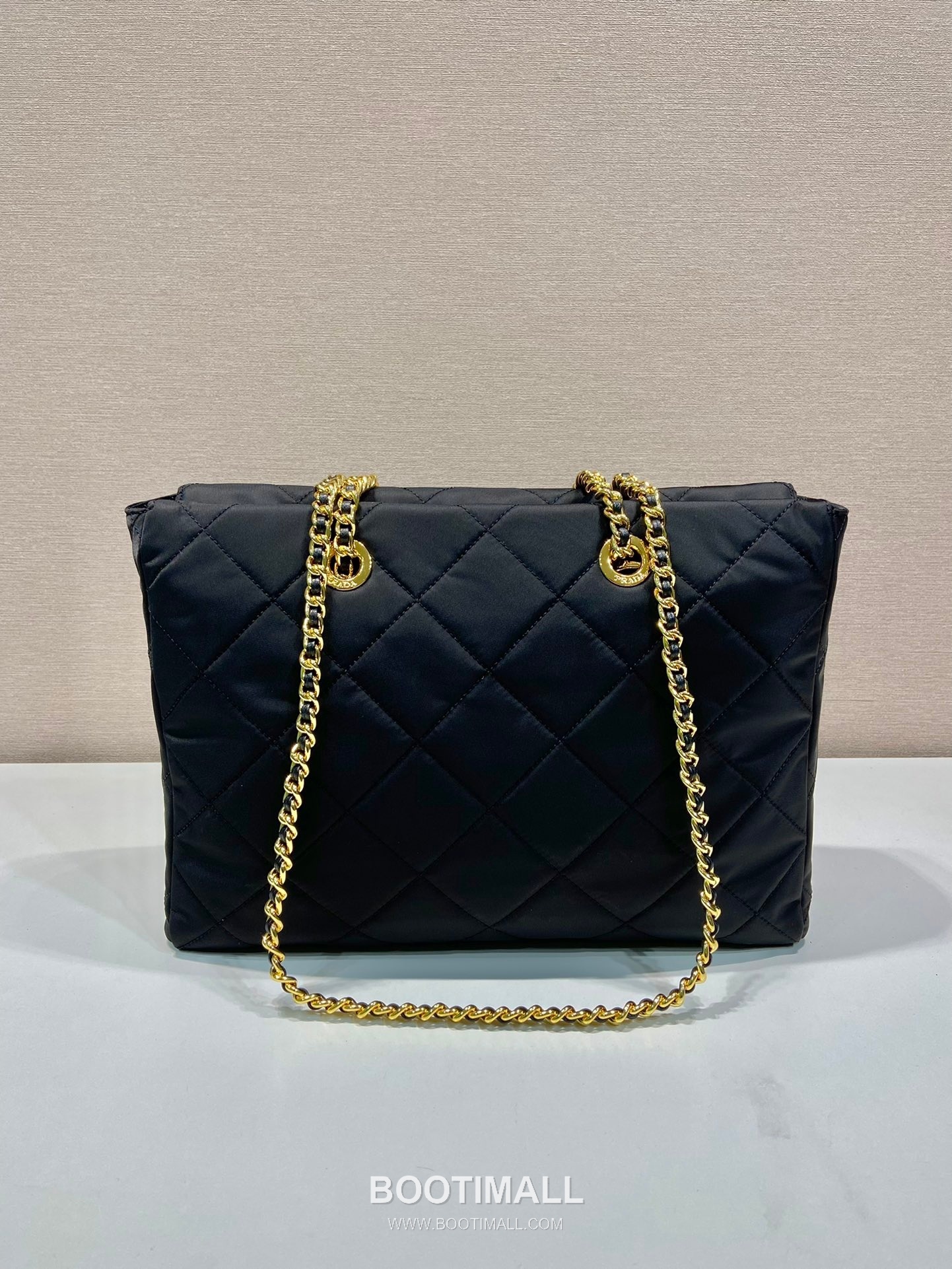 Prada Quilted Nylon Hobo Bag with Chain Strap and Zip Closure 프라다 퀼팅 나일론 체인 스트랩 지퍼 호보백 1BG467 35cm 5