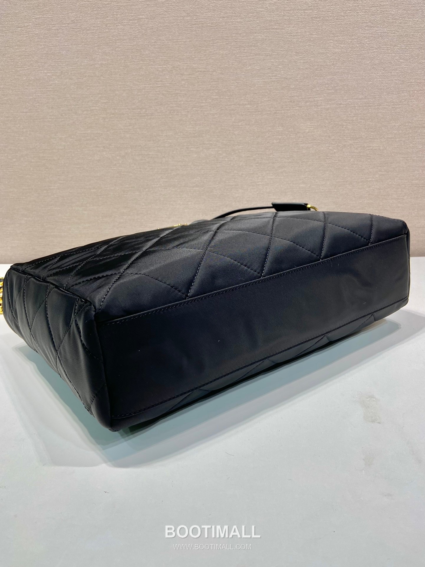 Prada Quilted Nylon Hobo Bag with Chain Strap and Zip Closure 프라다 퀼팅 나일론 체인 스트랩 지퍼 호보백 1BG467 35cm 6