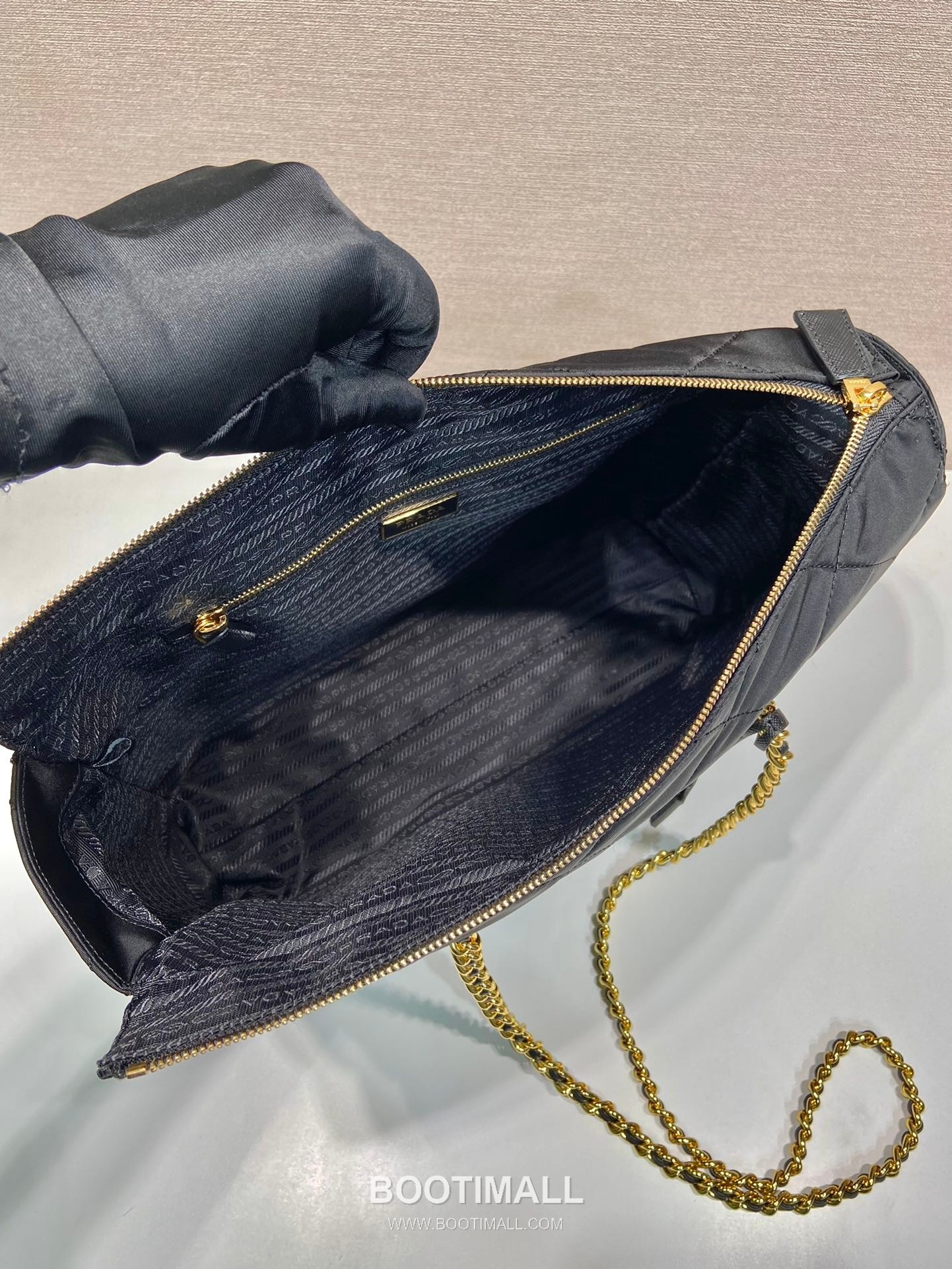 Prada Quilted Nylon Hobo Bag with Chain Strap and Zip Closure 프라다 퀼팅 나일론 체인 스트랩 지퍼 호보백 1BG467 35cm 8