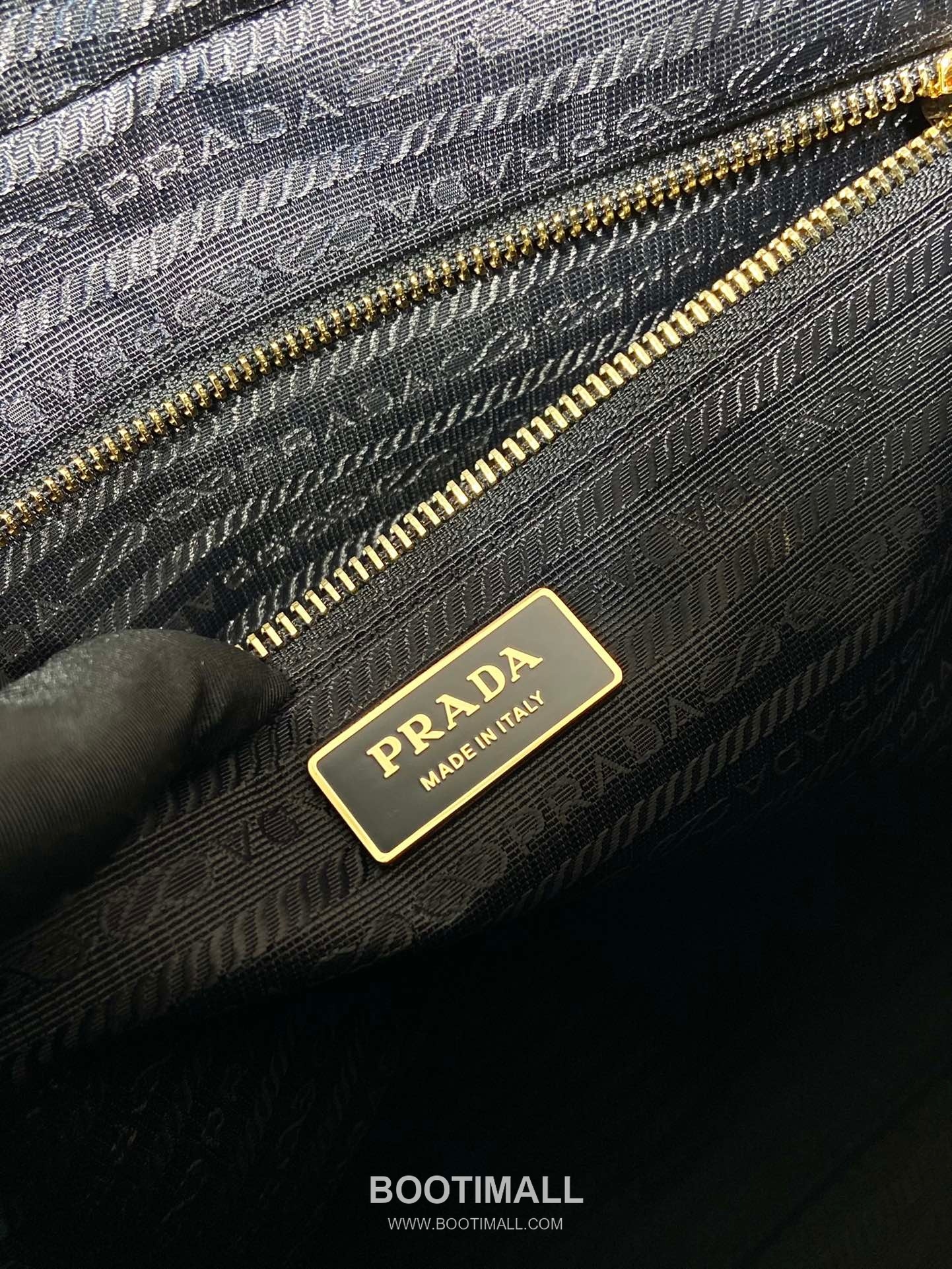 Prada Quilted Nylon Hobo Bag with Chain Strap and Zip Closure 프라다 퀼팅 나일론 체인 스트랩 지퍼 호보백 1BG467 35cm 9