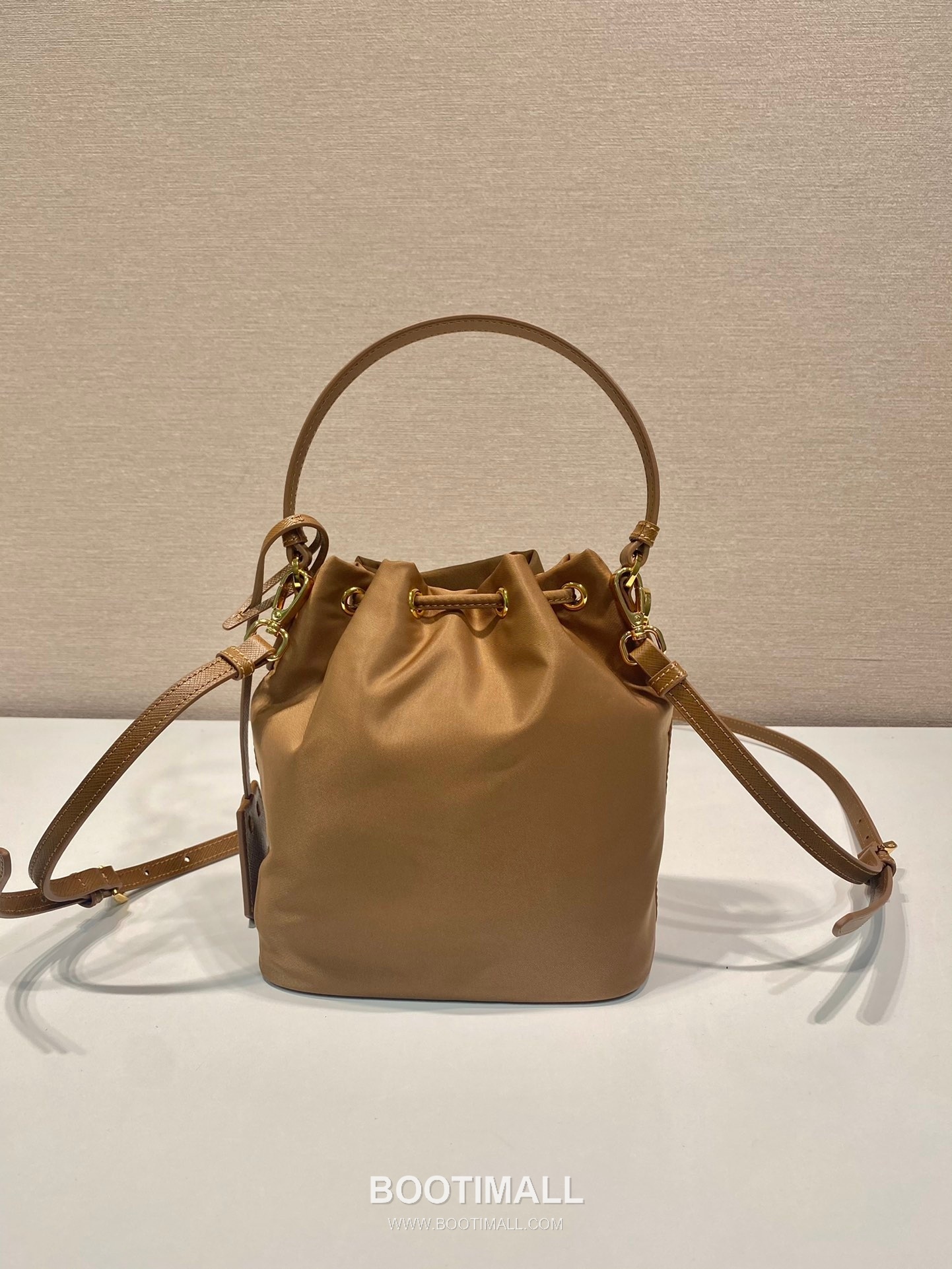 Prada Nylon Bucket Bag with Leather Strap and Key Holder Detail 프라다 나일론 레더 스트랩 키홀더 버킷백 1BE067 15.5cm 4