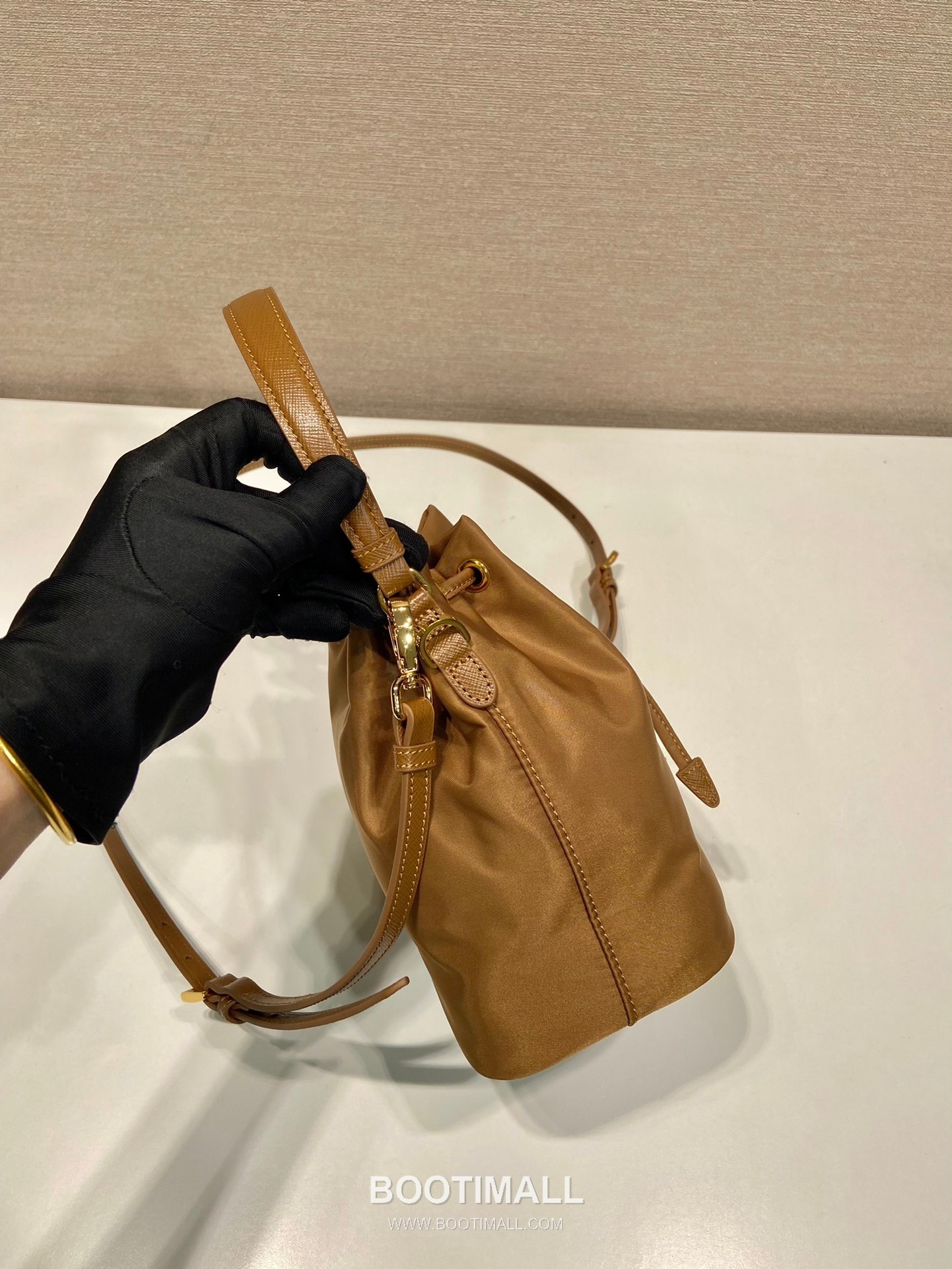 Prada Nylon Bucket Bag with Leather Strap and Key Holder Detail 프라다 나일론 레더 스트랩 키홀더 버킷백 1BE067 15.5cm 5