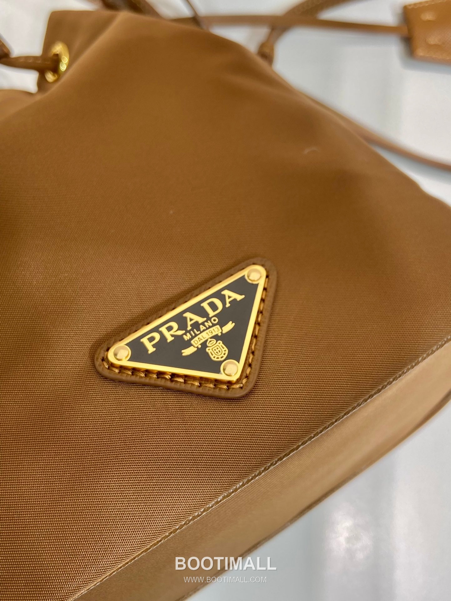 Prada Nylon Bucket Bag with Leather Strap and Key Holder Detail 프라다 나일론 레더 스트랩 키홀더 버킷백 1BE067 15.5cm 7