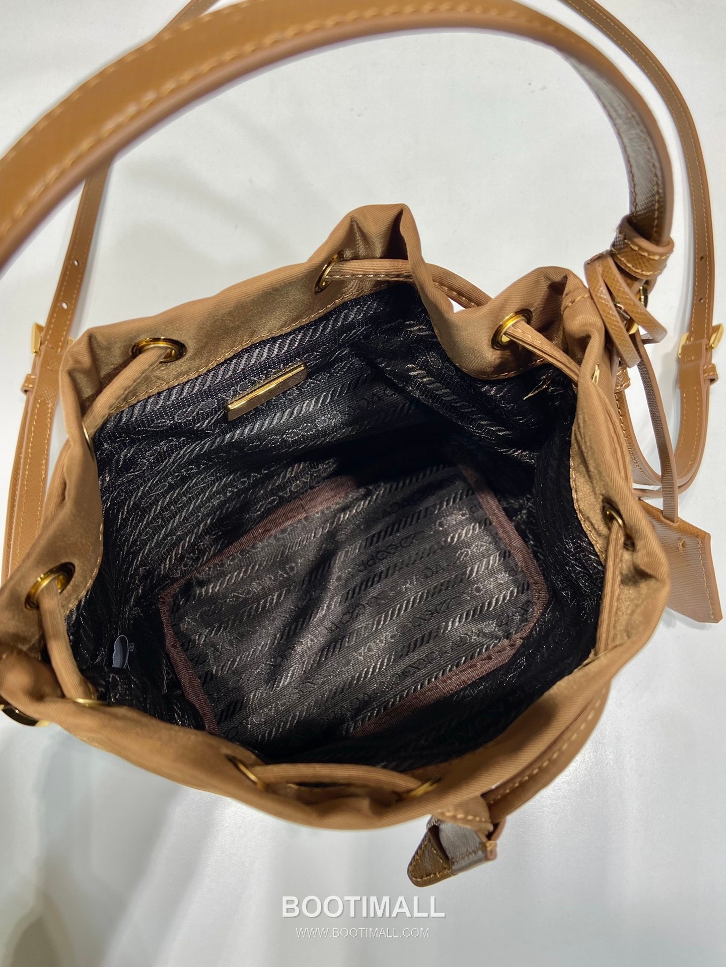 Prada Nylon Bucket Bag with Leather Strap and Key Holder Detail 프라다 나일론 레더 스트랩 키홀더 버킷백 1BE067 15.5cm 8