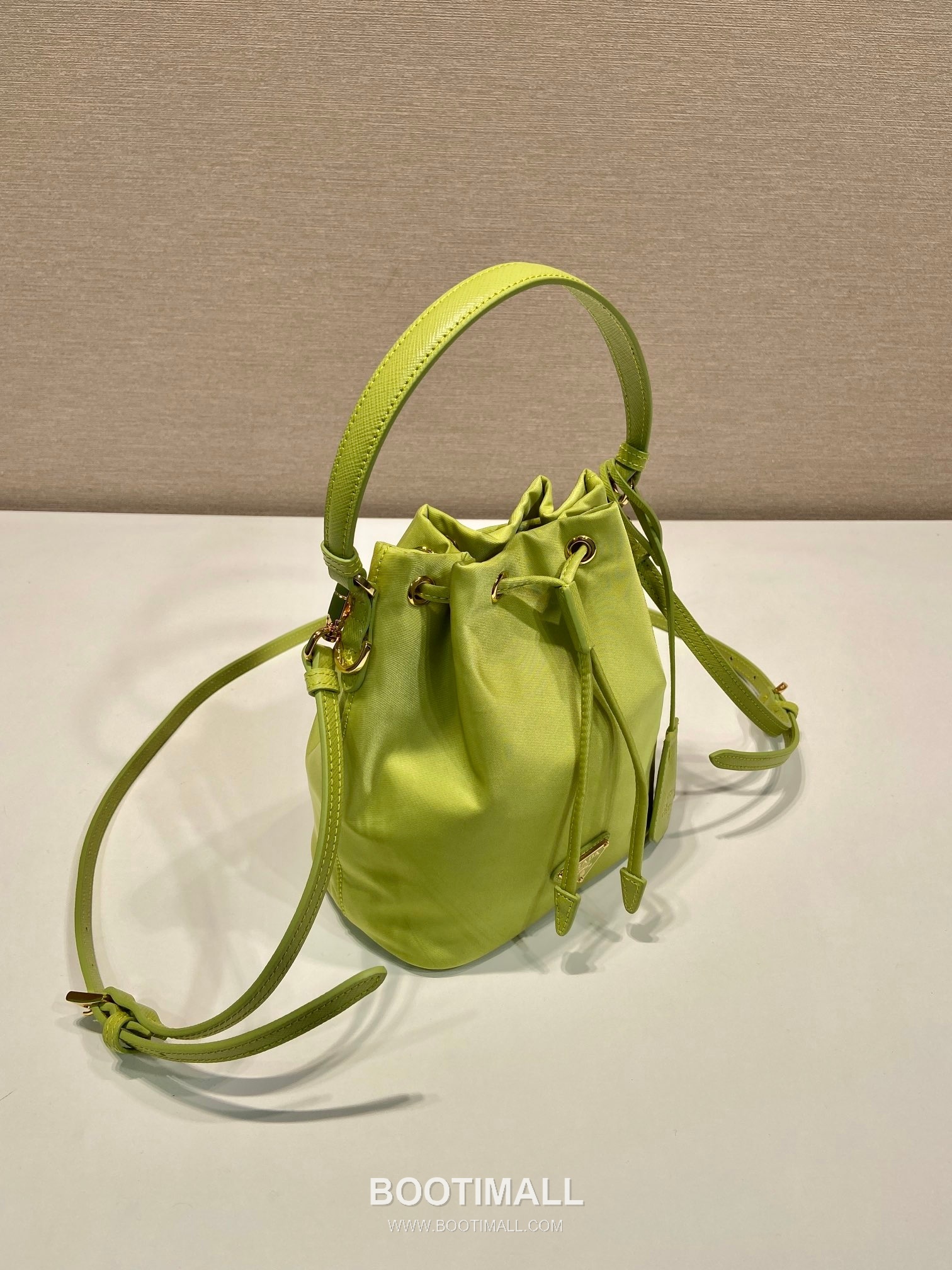 Prada Nylon Bucket Bag with Leather Strap and Key Holder Detail 프라다 나일론 레더 스트랩 키홀더 버킷백 1BE067 15.5cm 3
