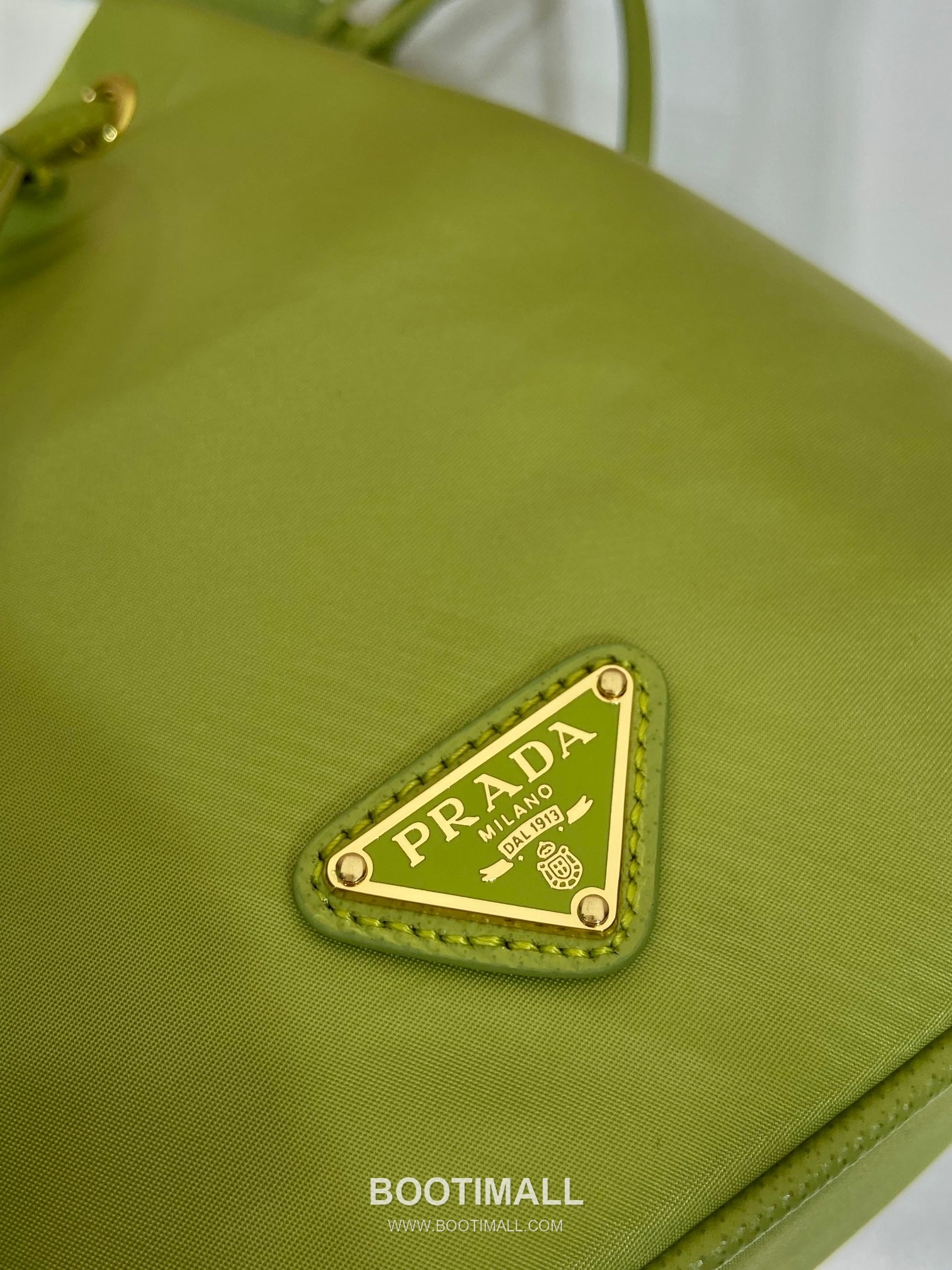 Prada Nylon Bucket Bag with Leather Strap and Key Holder Detail 프라다 나일론 레더 스트랩 키홀더 버킷백 1BE067 15.5cm 7