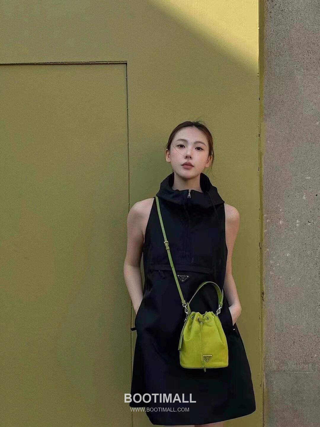 Prada Nylon Bucket Bag with Leather Strap and Key Holder Detail 프라다 나일론 레더 스트랩 키홀더 버킷백 1BE067 15.5cm 10