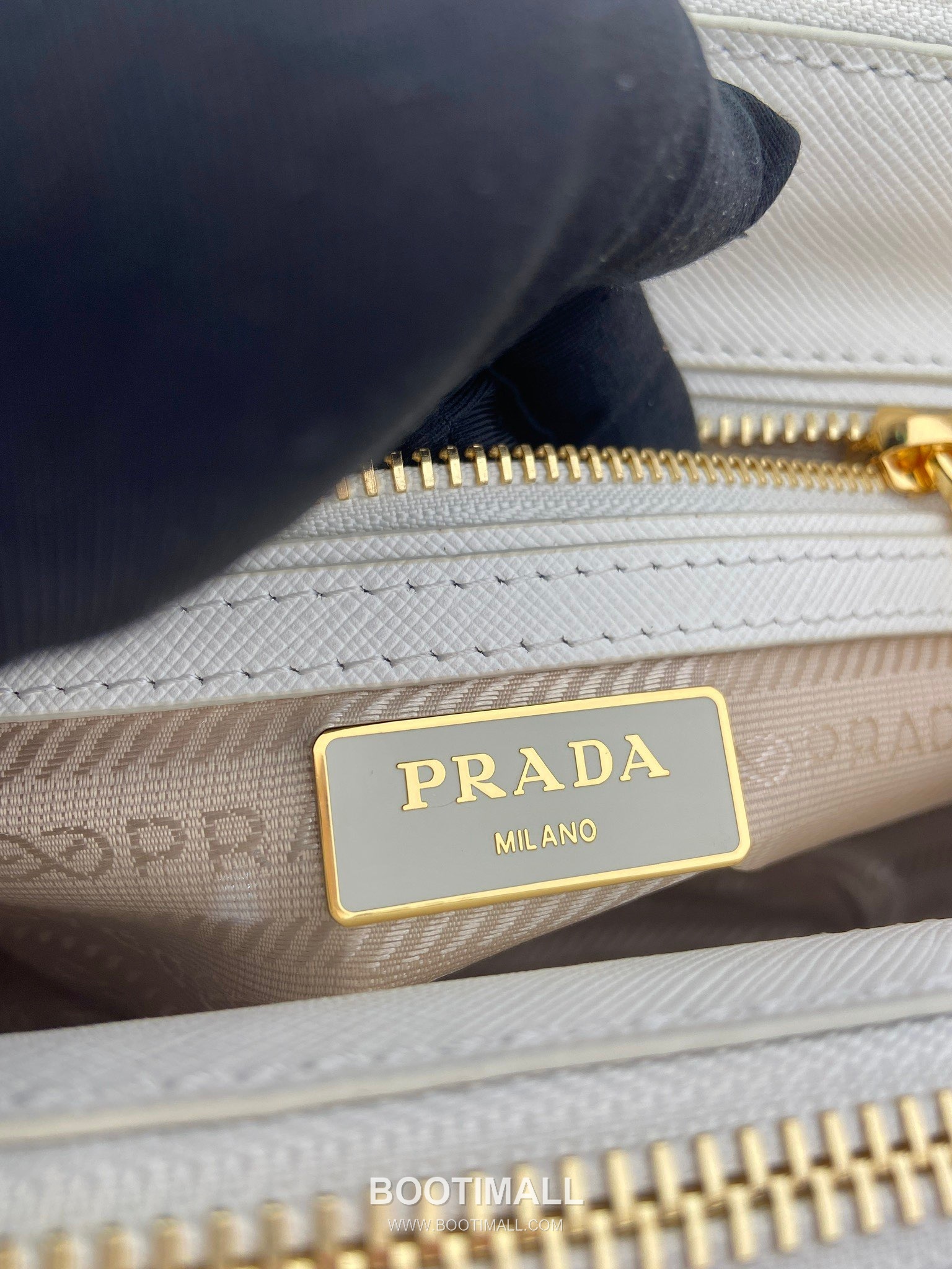 Prada Saffiano Leather Galleria Tote Bag with Strap and Triangle Logo 프라다 사피아노 가죽 갤러리아 스트랩 토트백 1BA906 20cm 9