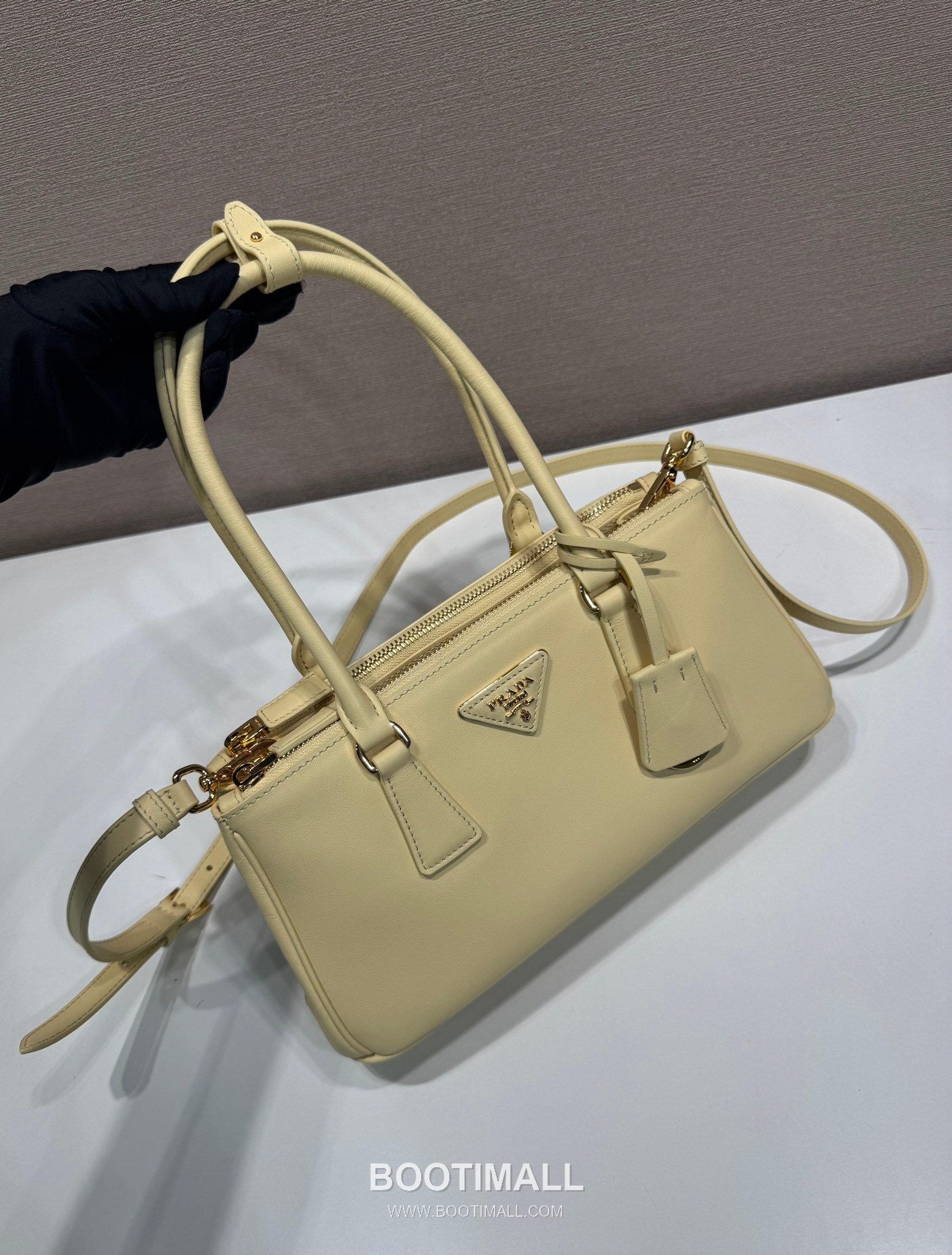 Prada Calfskin Leather Galleria Tote Bag with Strap and Zip Detail 프라다 카프스킨 가죽 스트랩 지퍼 디테일 토트백 1BA457 28cm 3