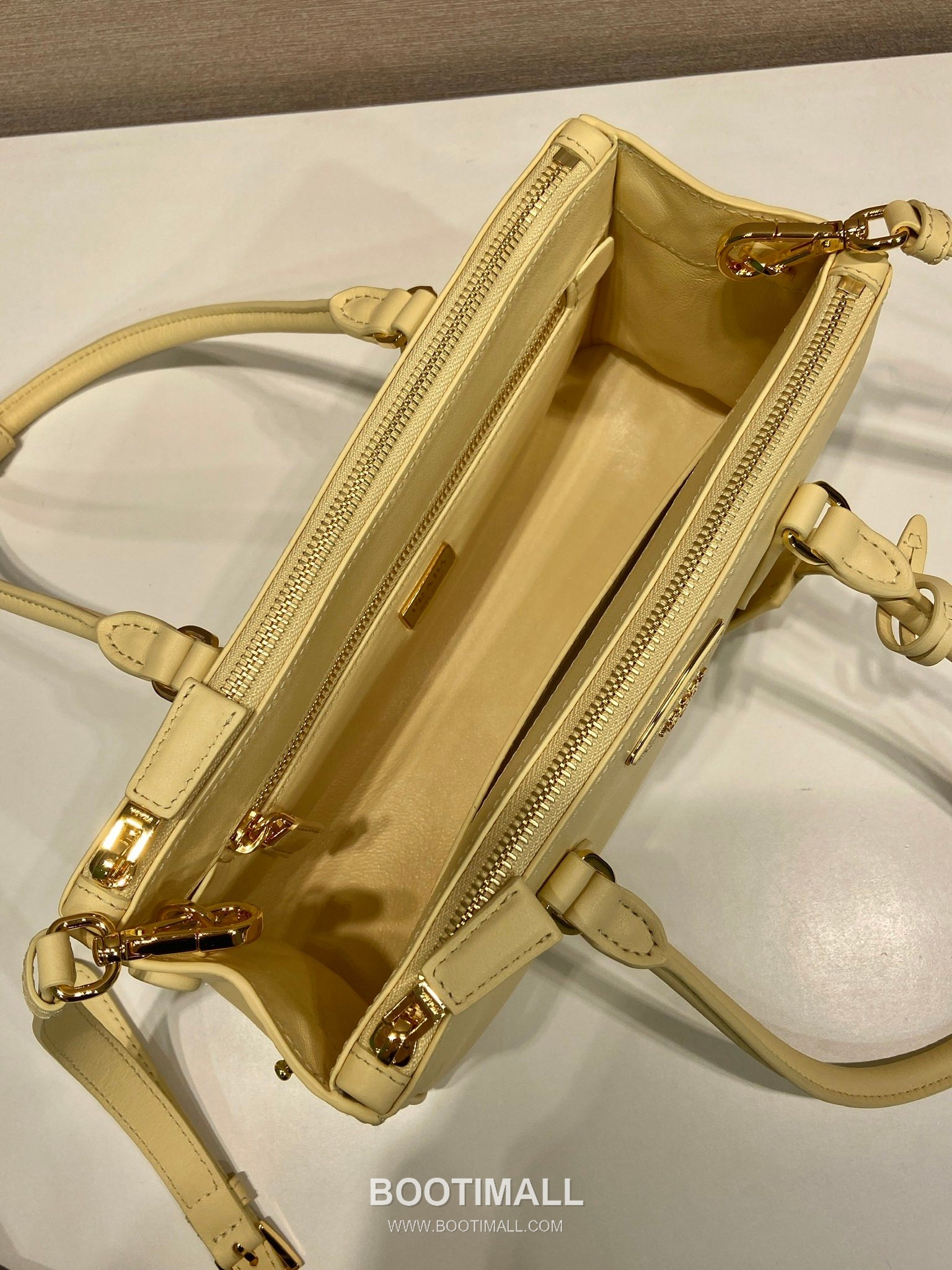 Prada Calfskin Leather Galleria Tote Bag with Strap and Zip Detail 프라다 카프스킨 가죽 스트랩 지퍼 디테일 토트백 1BA457 28cm 7