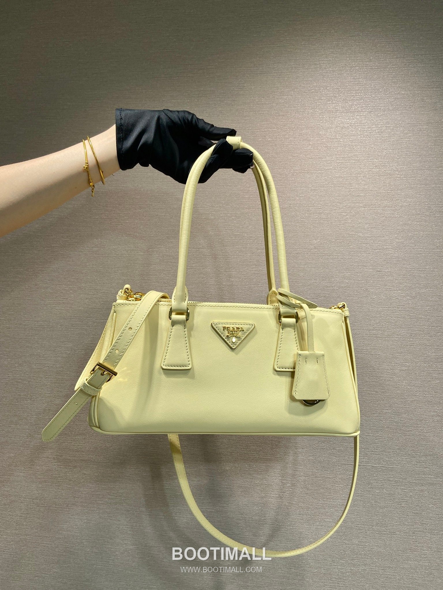 Prada Calfskin Leather Galleria Tote Bag with Strap and Zip Detail 프라다 카프스킨 가죽 스트랩 지퍼 디테일 토트백 1BA457 28cm 9