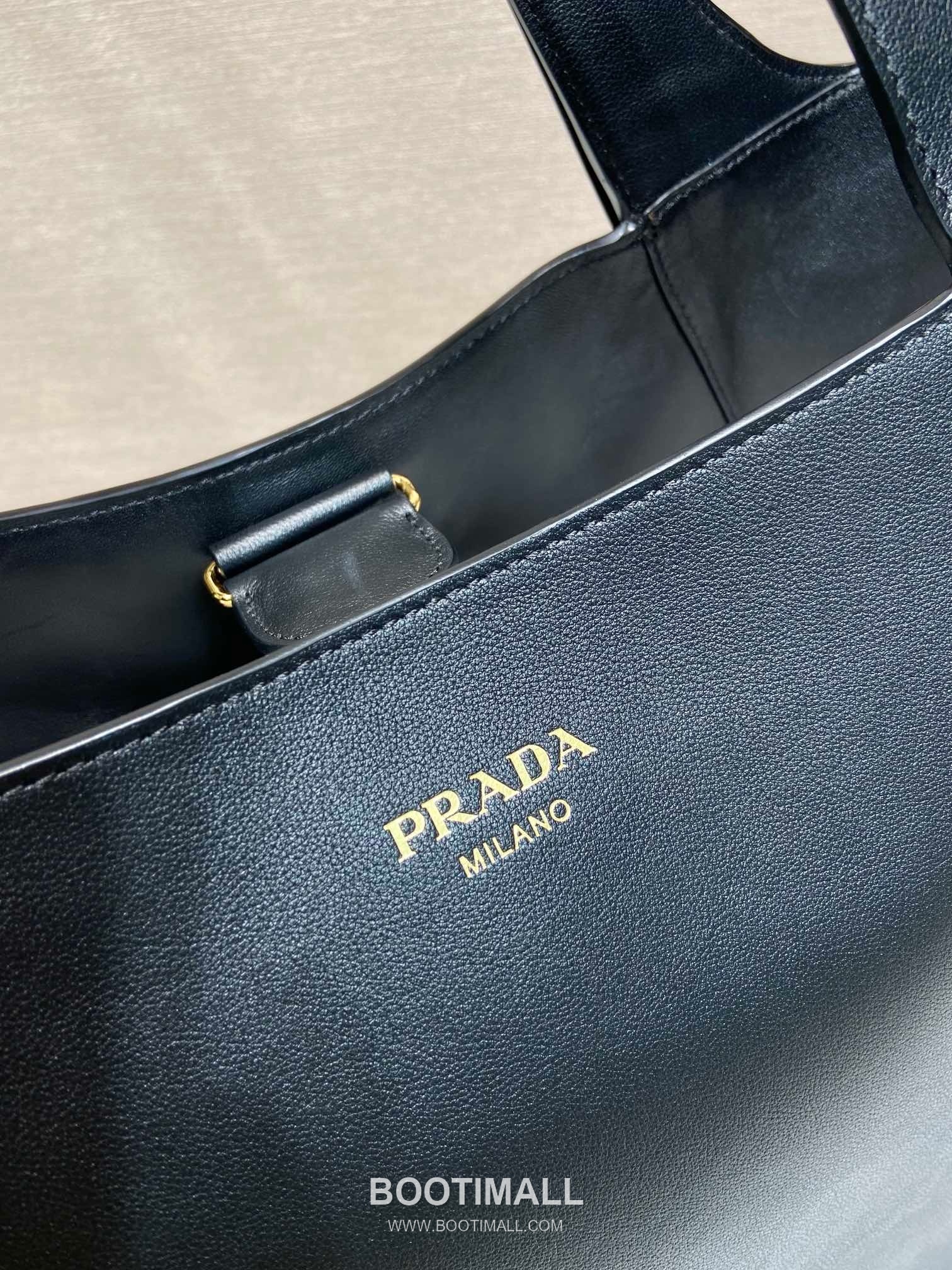 Prada Grained Calfskin Leather Oversize Tote Bag with Adjustable Handle and Logo Emboss 프라다 그레인 카프스킨 오버사이즈 로고 엠보스 스트랩 토트백 1BG512 37cm 7