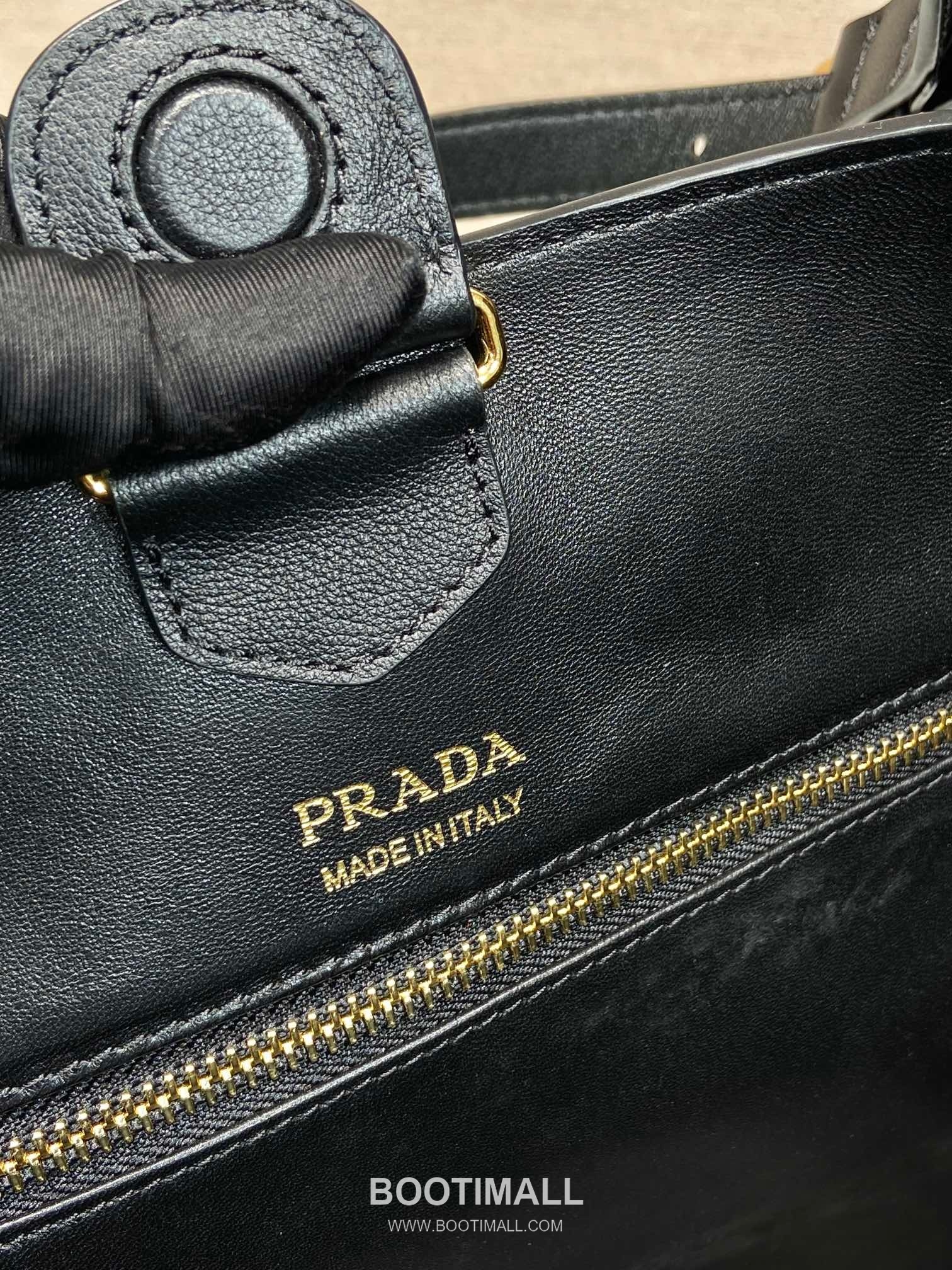 Prada Grained Calfskin Leather Oversize Tote Bag with Adjustable Handle and Logo Emboss 프라다 그레인 카프스킨 오버사이즈 로고 엠보스 스트랩 토트백 1BG512 37cm 9