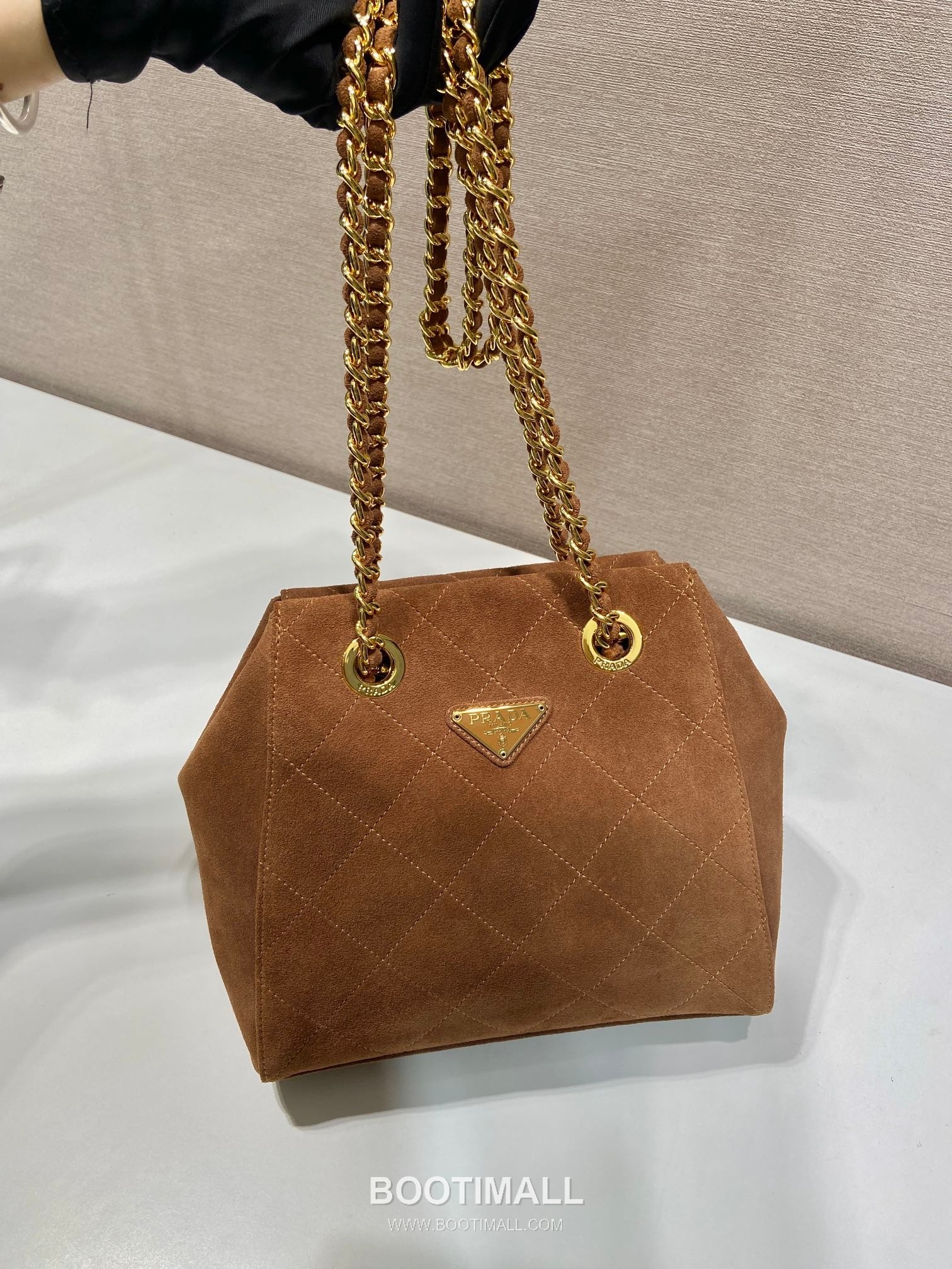 Prada Suede Leather Quilted Hobo Bag with Chain Strap and Drawstring Closure 프라다 스웨이드 가죽 퀼팅 체인 스트랩 드로스트링 호보백 1BD602 24cm 3