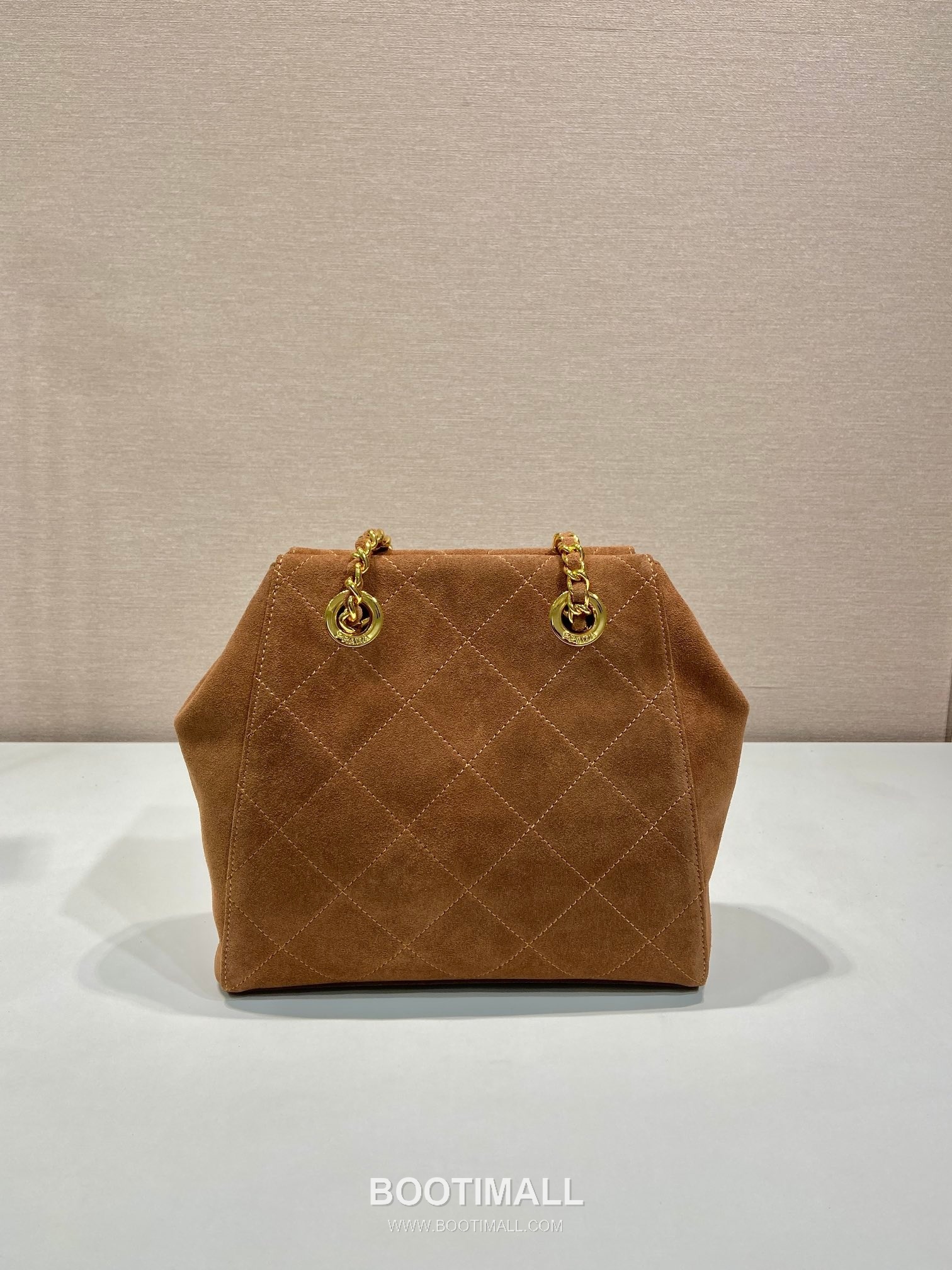 Prada Suede Leather Quilted Hobo Bag with Chain Strap and Drawstring Closure 프라다 스웨이드 가죽 퀼팅 체인 스트랩 드로스트링 호보백 1BD602 24cm 5