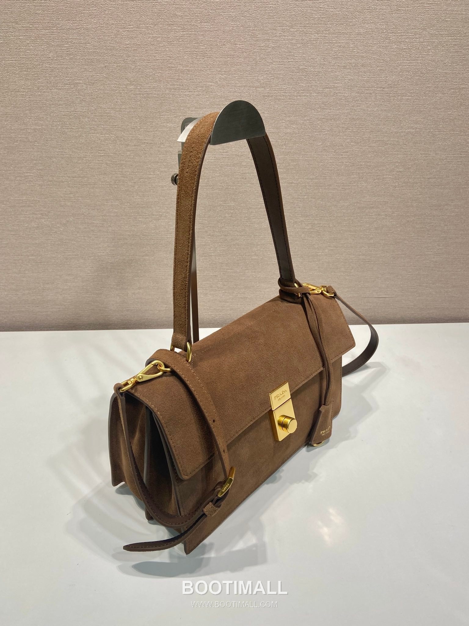 Prada Suede Leather Tote Bag with Dual Compartment and Adjustable Strap 프라다 스웨이드 가죽 듀얼 컴파트먼트 스트랩 토트백 1BN023 28cm 3
