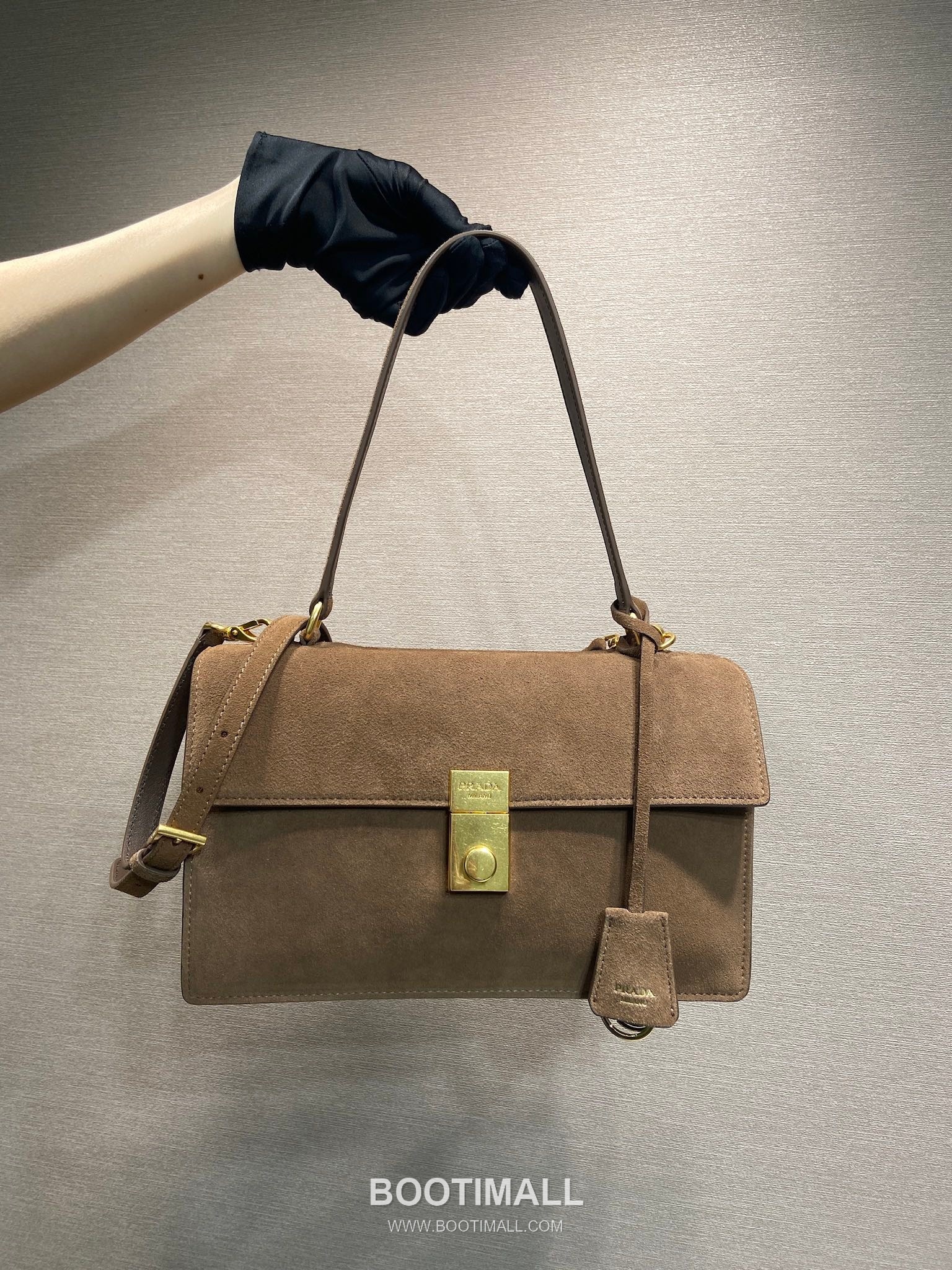 Prada Suede Leather Tote Bag with Dual Compartment and Adjustable Strap 프라다 스웨이드 가죽 듀얼 컴파트먼트 스트랩 토트백 1BN023 28cm 12