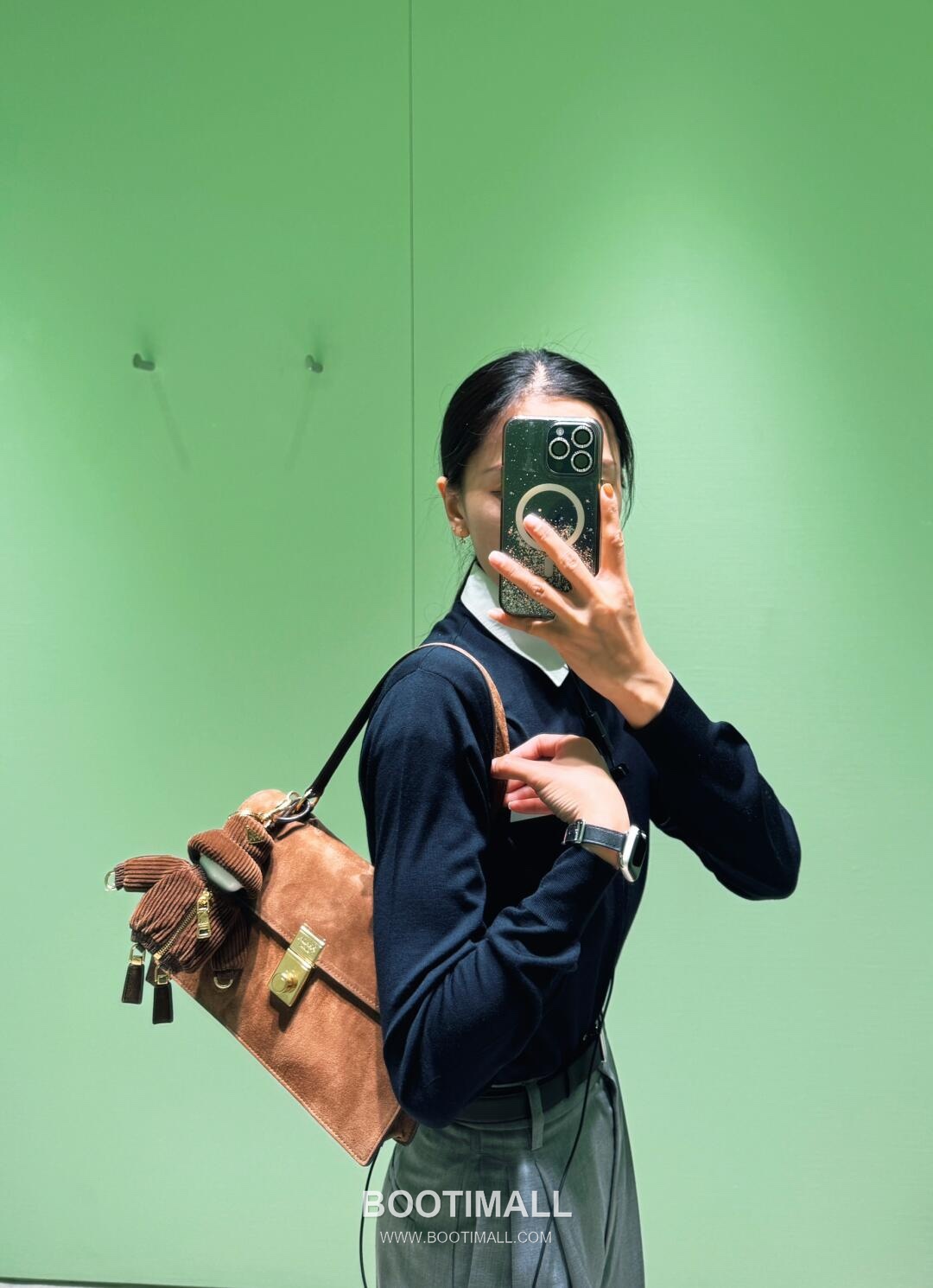 Prada Suede Leather Tote Bag with Dual Compartment and Adjustable Strap 프라다 스웨이드 가죽 듀얼 컴파트먼트 스트랩 토트백 1BN023 28cm 13