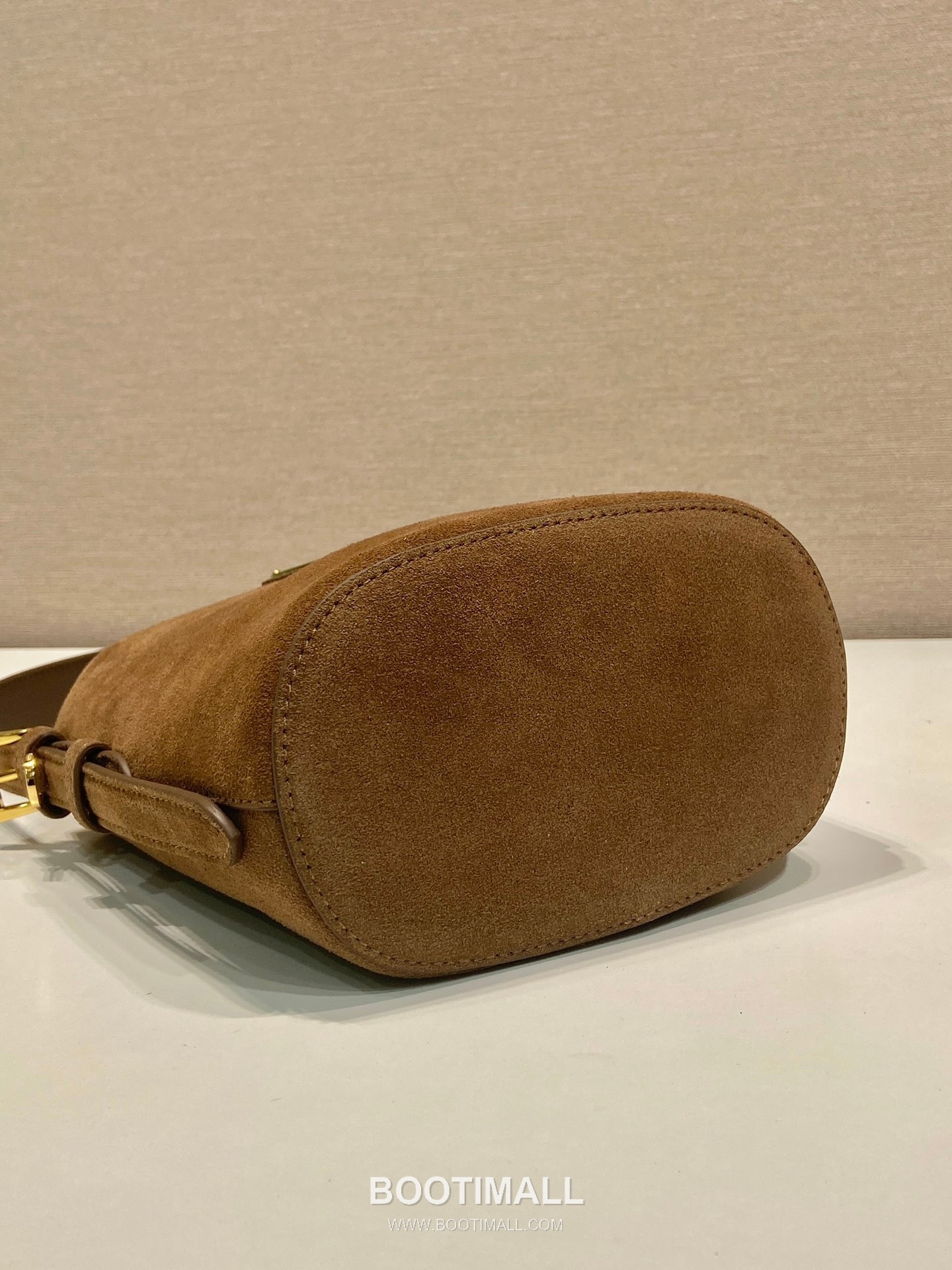 Prada Suede Leather Bucket Bag with Adjustable Strap and Soft Structure 프라다 스웨이드 가죽 조절 스트랩 소프트 버킷백 1BE078A 17cm 6