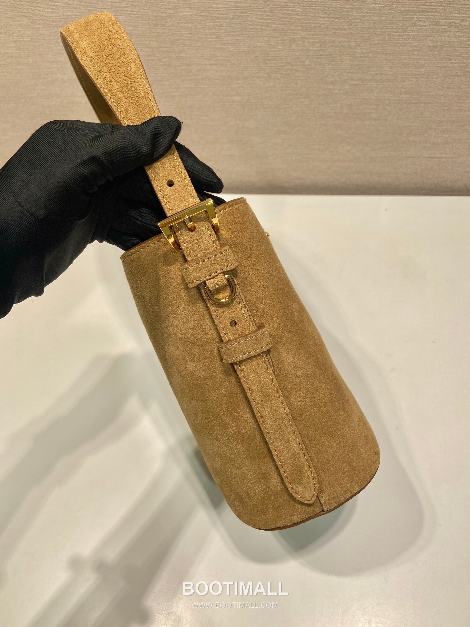 Prada Suede Leather Bucket Bag with Adjustable Strap and Soft Structure 프라다 스웨이드 가죽 조절 스트랩 소프트 버킷백 1BE078A 17cm 6