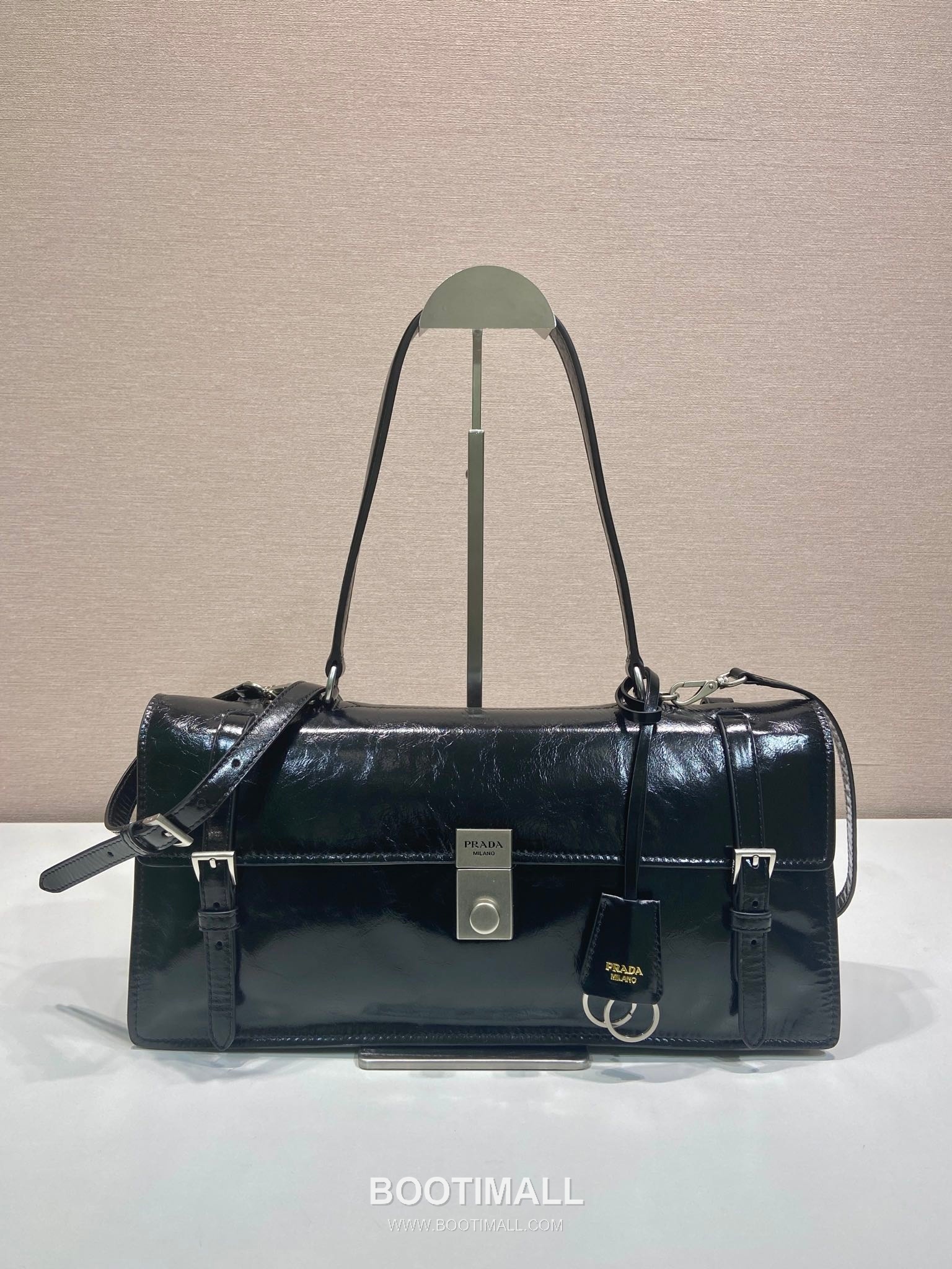 Prada Calfskin Leather Briefcase Style Tote Bag with Vertical Lock Detail 프라다 카프스킨 가죽 버티컬 락 디테일 브리프케이스 토트백 1BN024 38cm 1