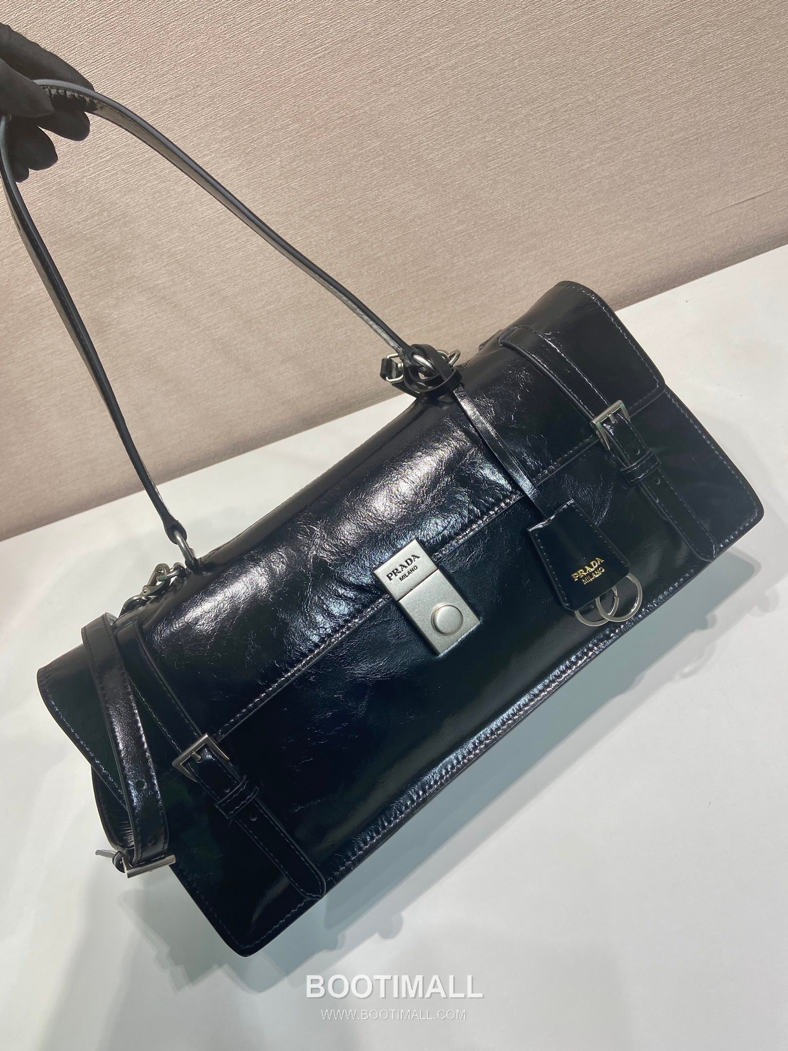 Prada Calfskin Leather Briefcase Style Tote Bag with Vertical Lock Detail 프라다 카프스킨 가죽 버티컬 락 디테일 브리프케이스 토트백 1BN024 38cm 2