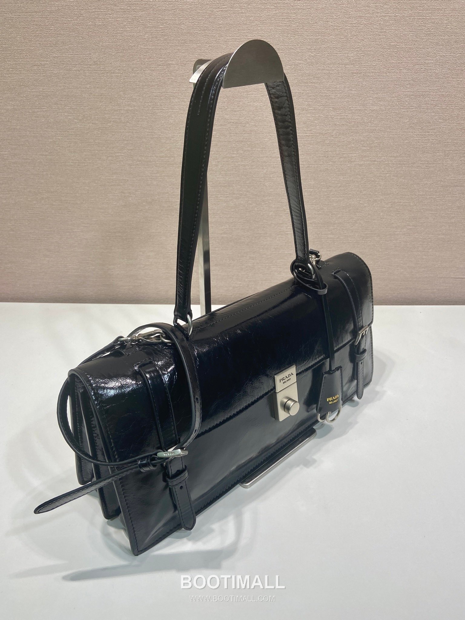 Prada Calfskin Leather Briefcase Style Tote Bag with Vertical Lock Detail 프라다 카프스킨 가죽 버티컬 락 디테일 브리프케이스 토트백 1BN024 38cm 3