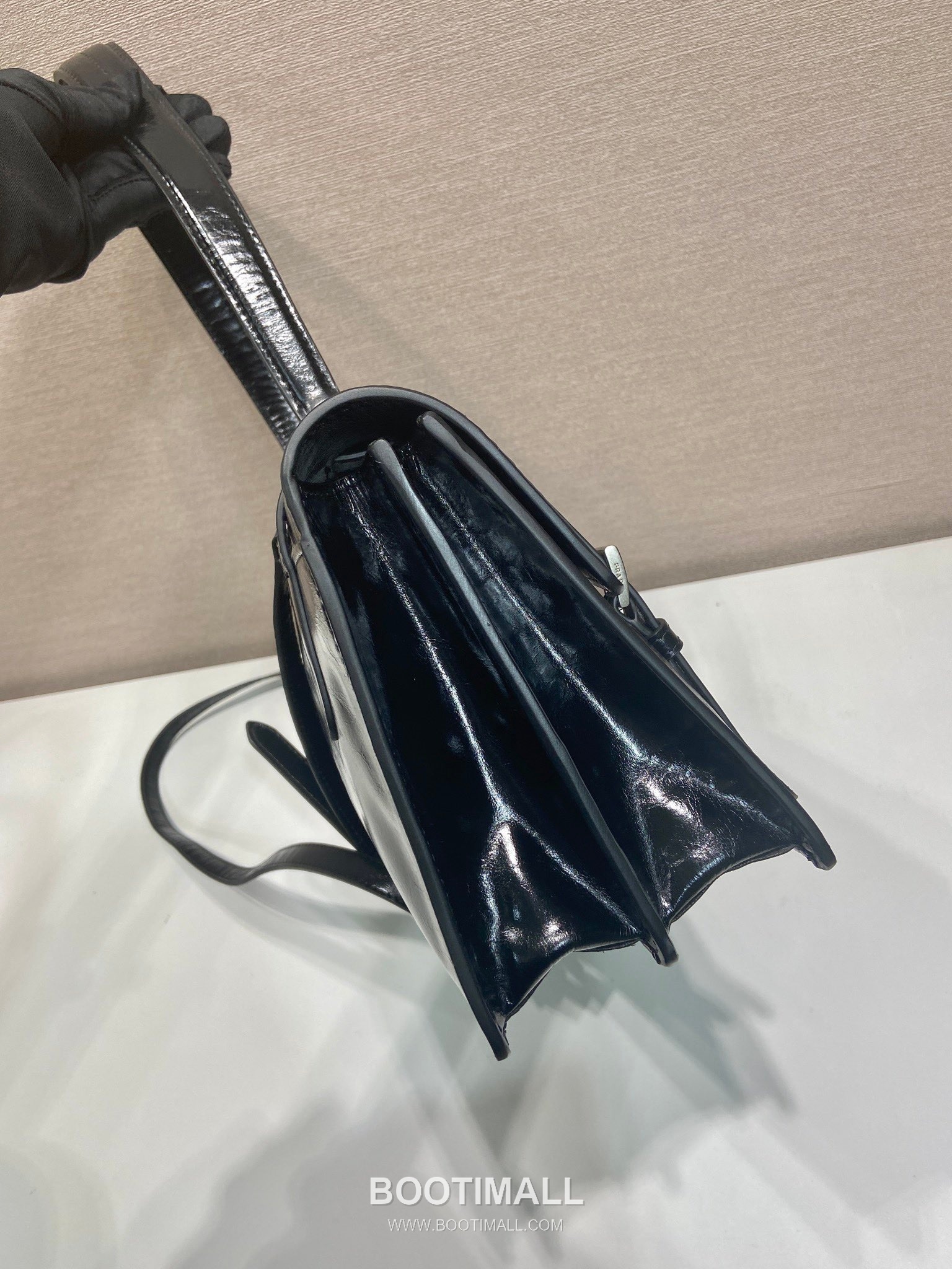 Prada Calfskin Leather Briefcase Style Tote Bag with Vertical Lock Detail 프라다 카프스킨 가죽 버티컬 락 디테일 브리프케이스 토트백 1BN024 38cm 5