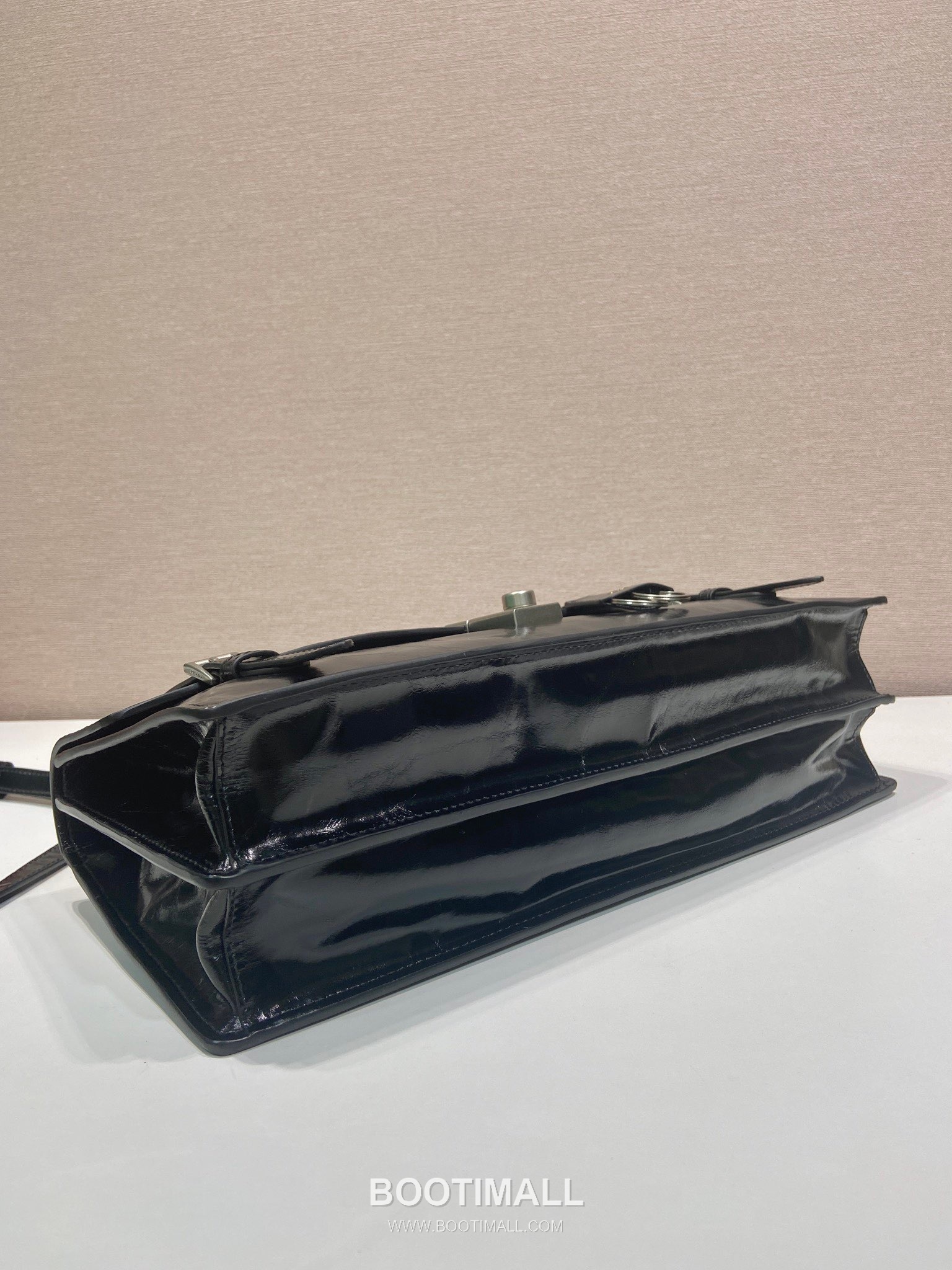 Prada Calfskin Leather Briefcase Style Tote Bag with Vertical Lock Detail 프라다 카프스킨 가죽 버티컬 락 디테일 브리프케이스 토트백 1BN024 38cm 6