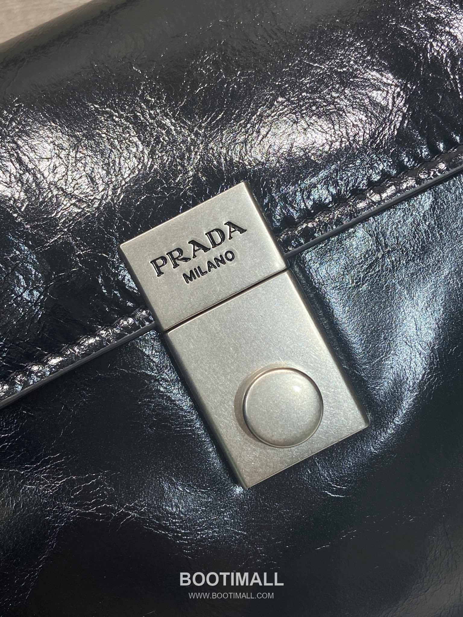 Prada Calfskin Leather Briefcase Style Tote Bag with Vertical Lock Detail 프라다 카프스킨 가죽 버티컬 락 디테일 브리프케이스 토트백 1BN024 38cm 7
