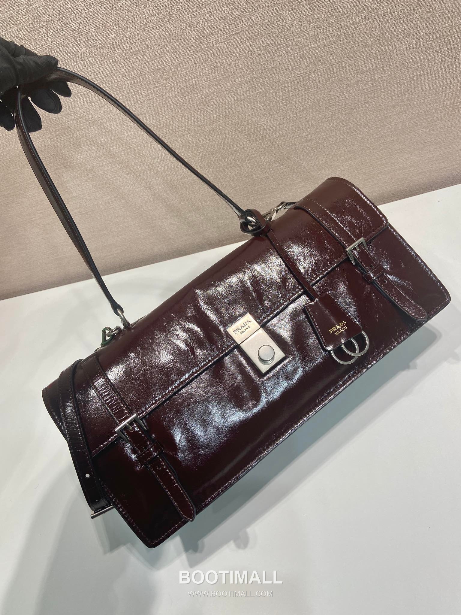 Prada Calfskin Leather Briefcase Style Tote Bag with Vertical Lock Detail 프라다 카프스킨 가죽 버티컬 락 디테일 브리프케이스 토트백 1BN024 38cm 2