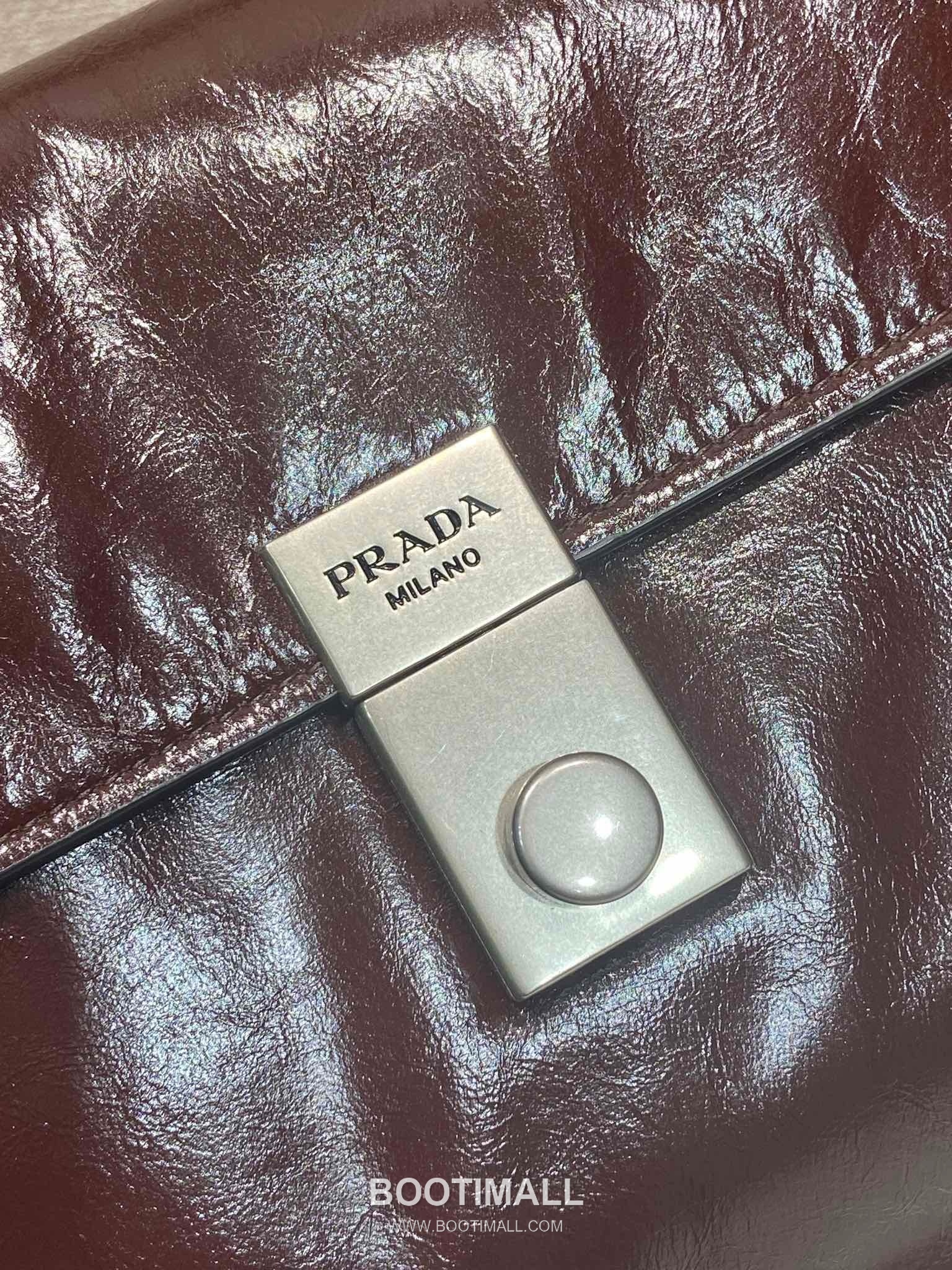 Prada Calfskin Leather Briefcase Style Tote Bag with Vertical Lock Detail 프라다 카프스킨 가죽 버티컬 락 디테일 브리프케이스 토트백 1BN024 38cm 7