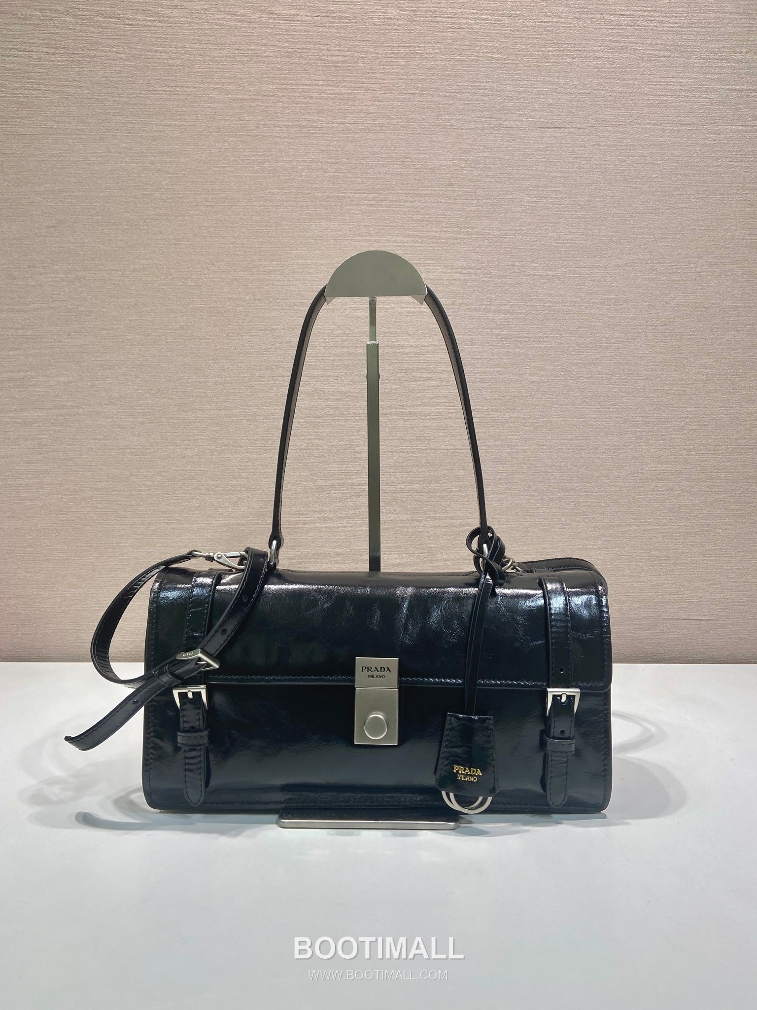 Prada Calfskin Leather Briefcase Style Tote Bag with Vertical Lock Detail 프라다 카프스킨 가죽 버티컬 락 디테일 브리프케이스 토트백 1BN026 32cm 1