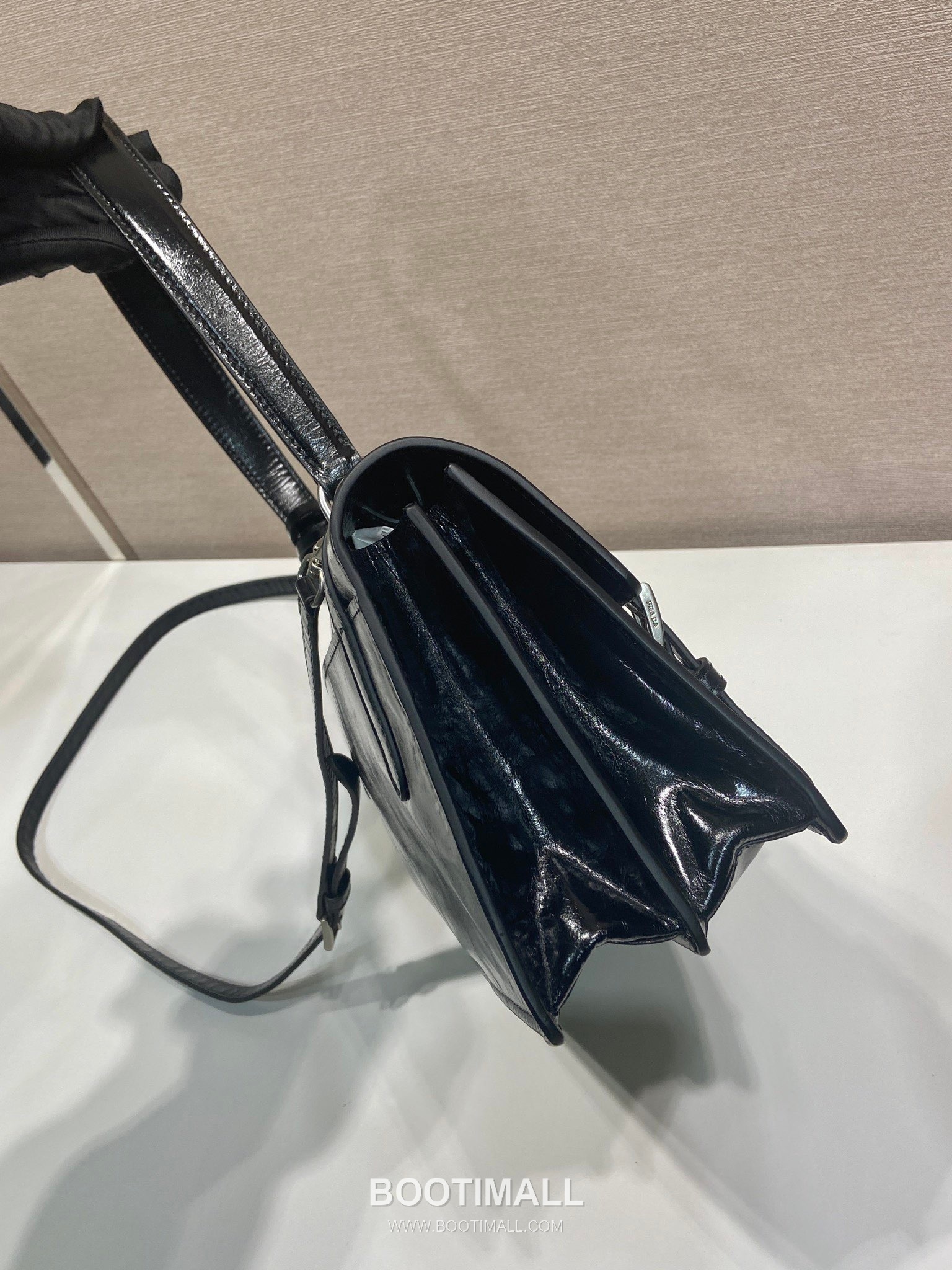 Prada Calfskin Leather Briefcase Style Tote Bag with Vertical Lock Detail 프라다 카프스킨 가죽 버티컬 락 디테일 브리프케이스 토트백 1BN026 32cm 5