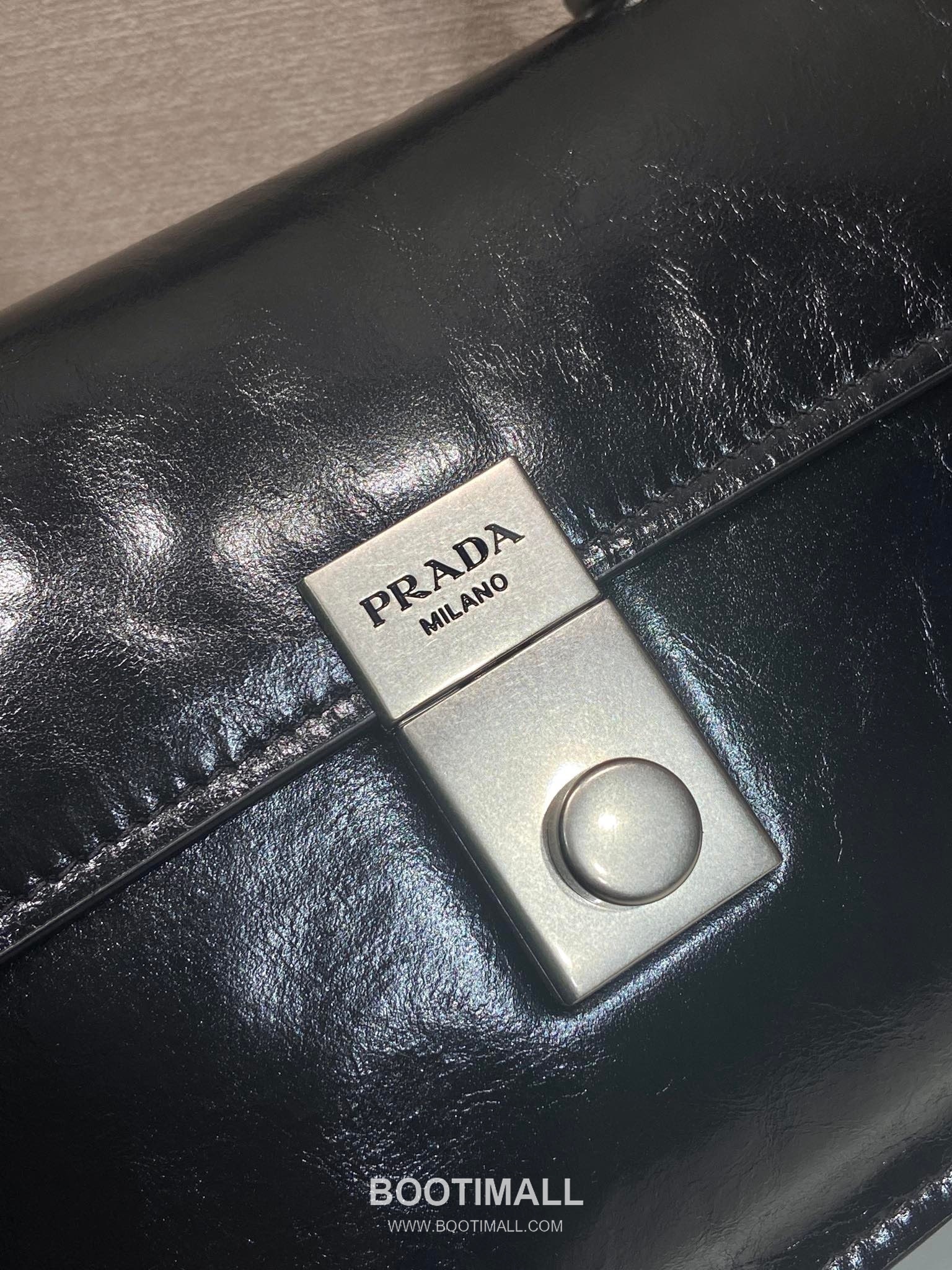 Prada Calfskin Leather Briefcase Style Tote Bag with Vertical Lock Detail 프라다 카프스킨 가죽 버티컬 락 디테일 브리프케이스 토트백 1BN026 32cm 7