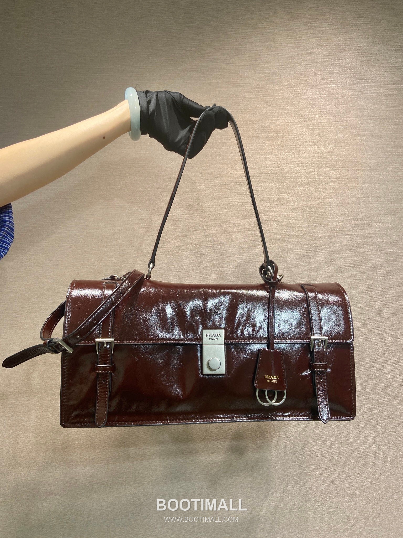 Prada Calfskin Leather Briefcase Style Tote Bag with Vertical Lock Detail 프라다 카프스킨 가죽 버티컬 락 디테일 브리프케이스 토트백 1BN026 32cm 10