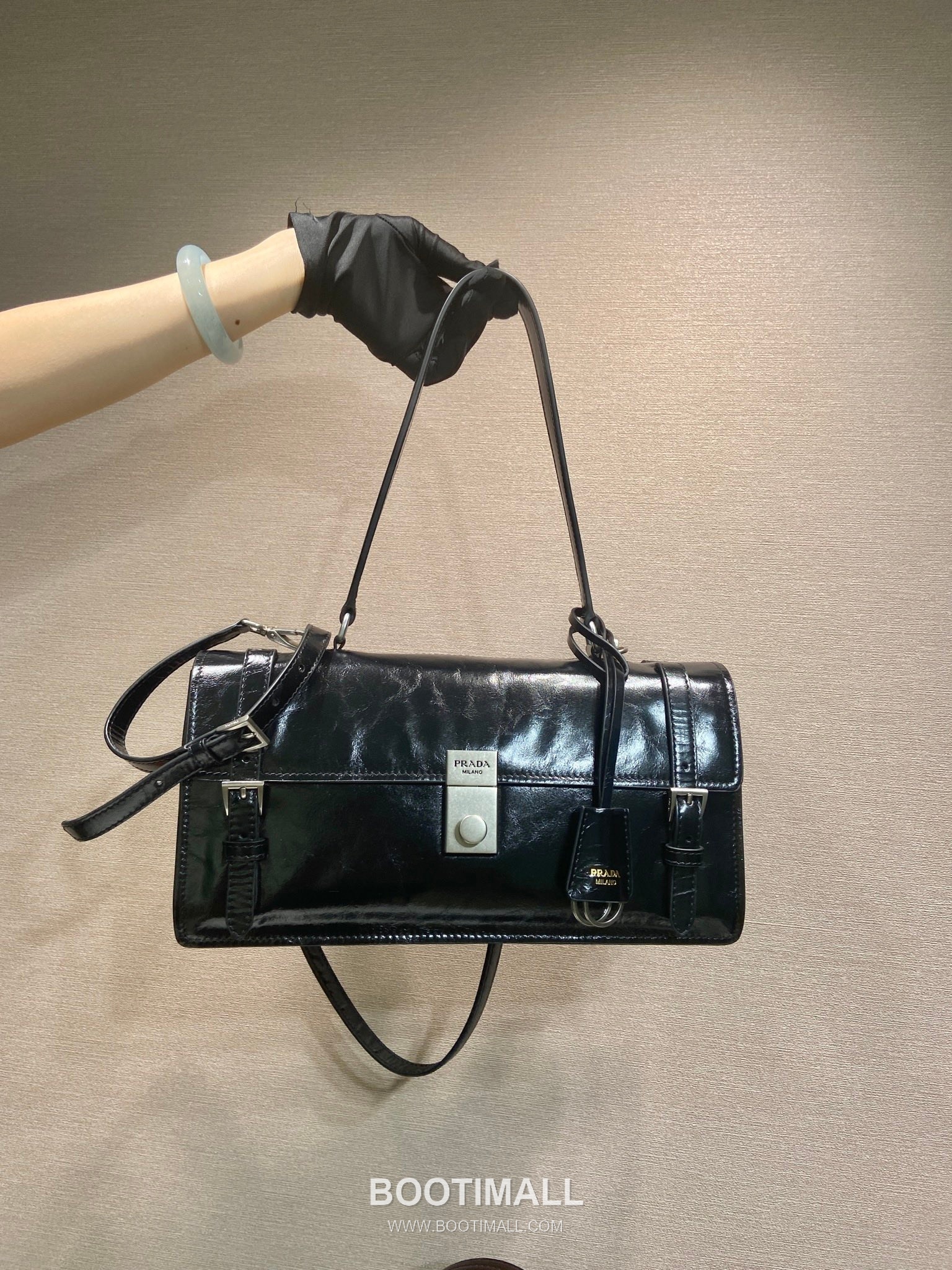 Prada Calfskin Leather Briefcase Style Tote Bag with Vertical Lock Detail 프라다 카프스킨 가죽 버티컬 락 디테일 브리프케이스 토트백 1BN026 32cm 11