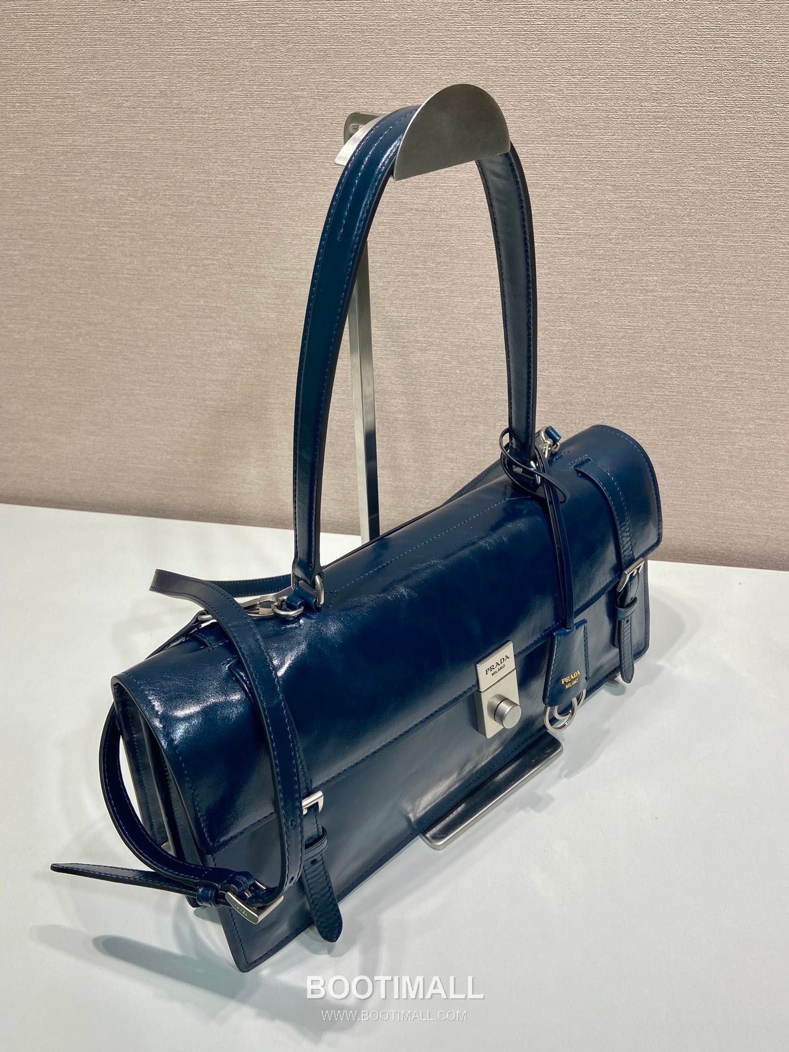 Prada Calfskin Leather Briefcase Style Tote Bag with Vertical Lock Detail 프라다 카프스킨 가죽 버티컬 락 디테일 브리프케이스 토트백 1BN024 38cm 3