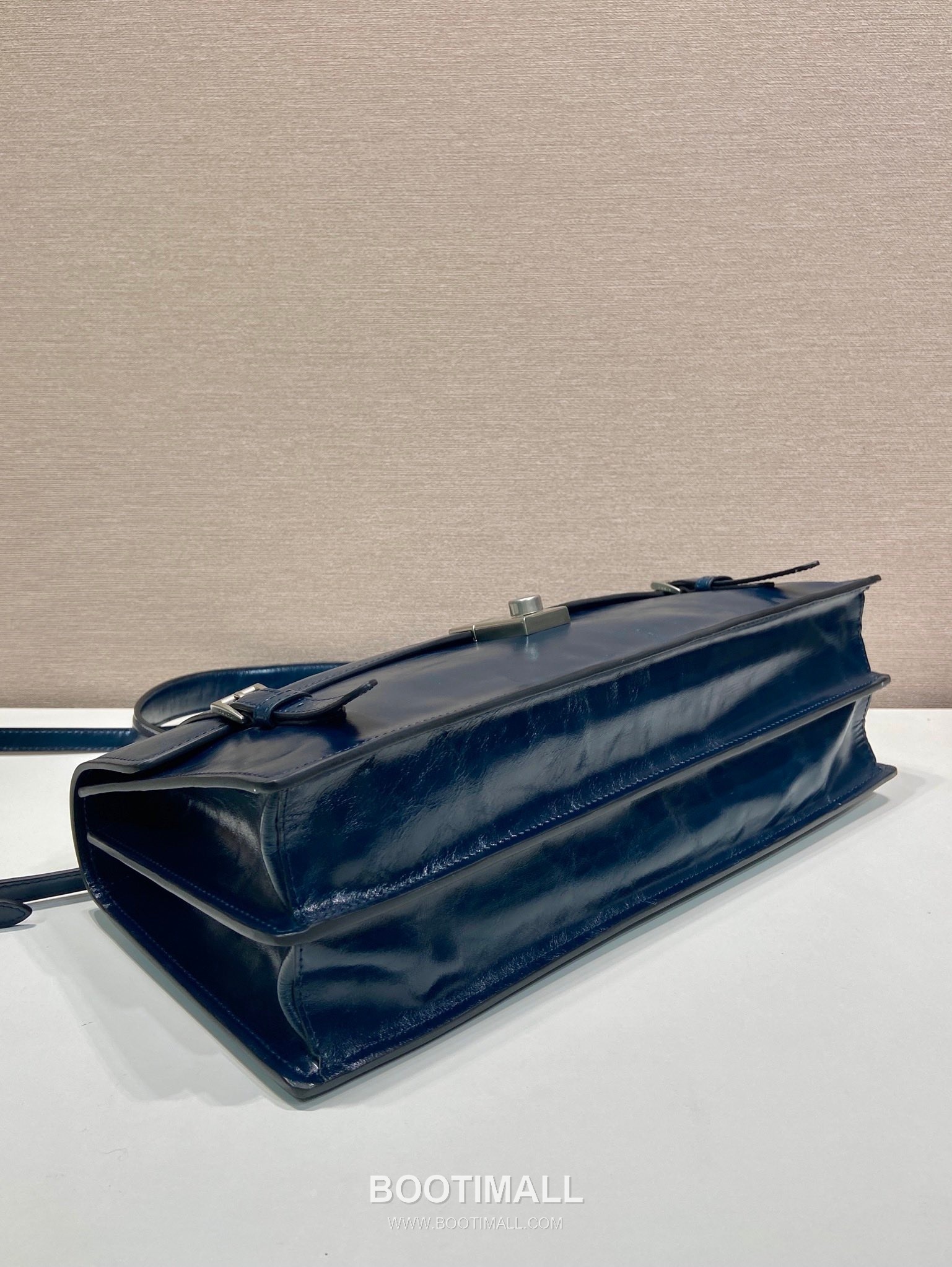 Prada Calfskin Leather Briefcase Style Tote Bag with Vertical Lock Detail 프라다 카프스킨 가죽 버티컬 락 디테일 브리프케이스 토트백 1BN024 38cm 5