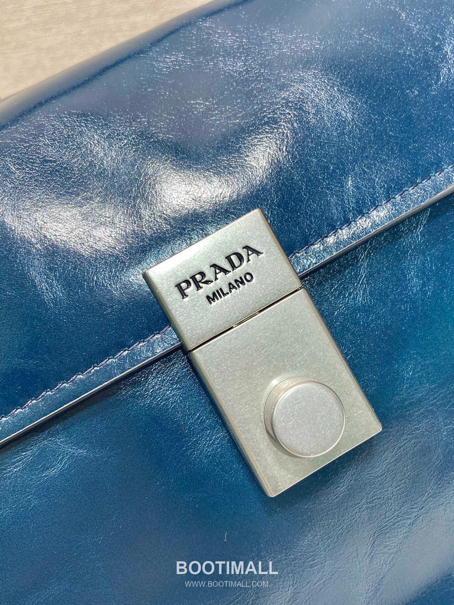 Prada Calfskin Leather Briefcase Style Tote Bag with Vertical Lock Detail 프라다 카프스킨 가죽 버티컬 락 디테일 브리프케이스 토트백 1BN024 38cm 7