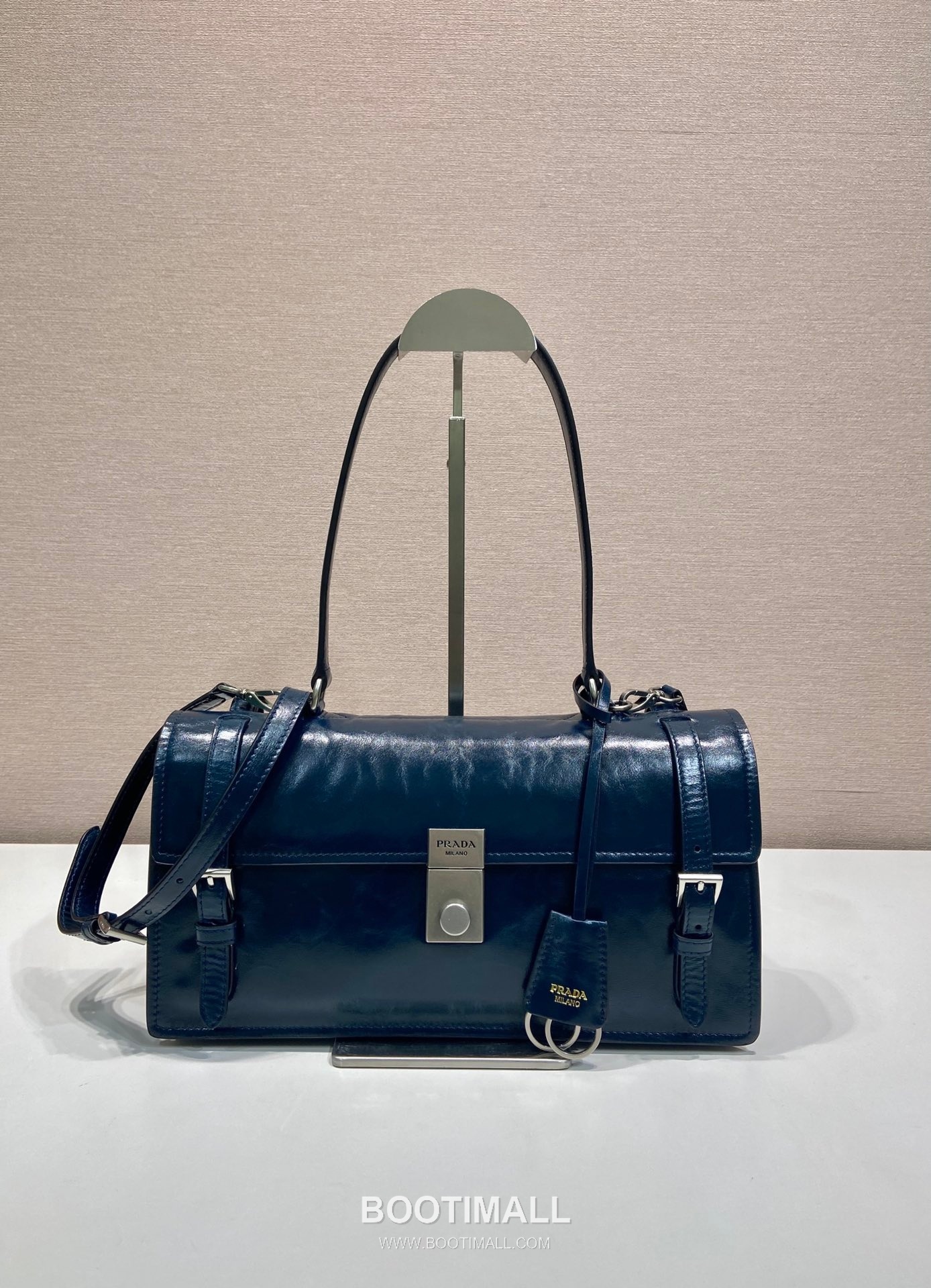 Prada Calfskin Leather Briefcase Style Tote Bag with Vertical Lock Detail 프라다 카프스킨 가죽 버티컬 락 디테일 브리프케이스 토트백 1BN026 32cm 1