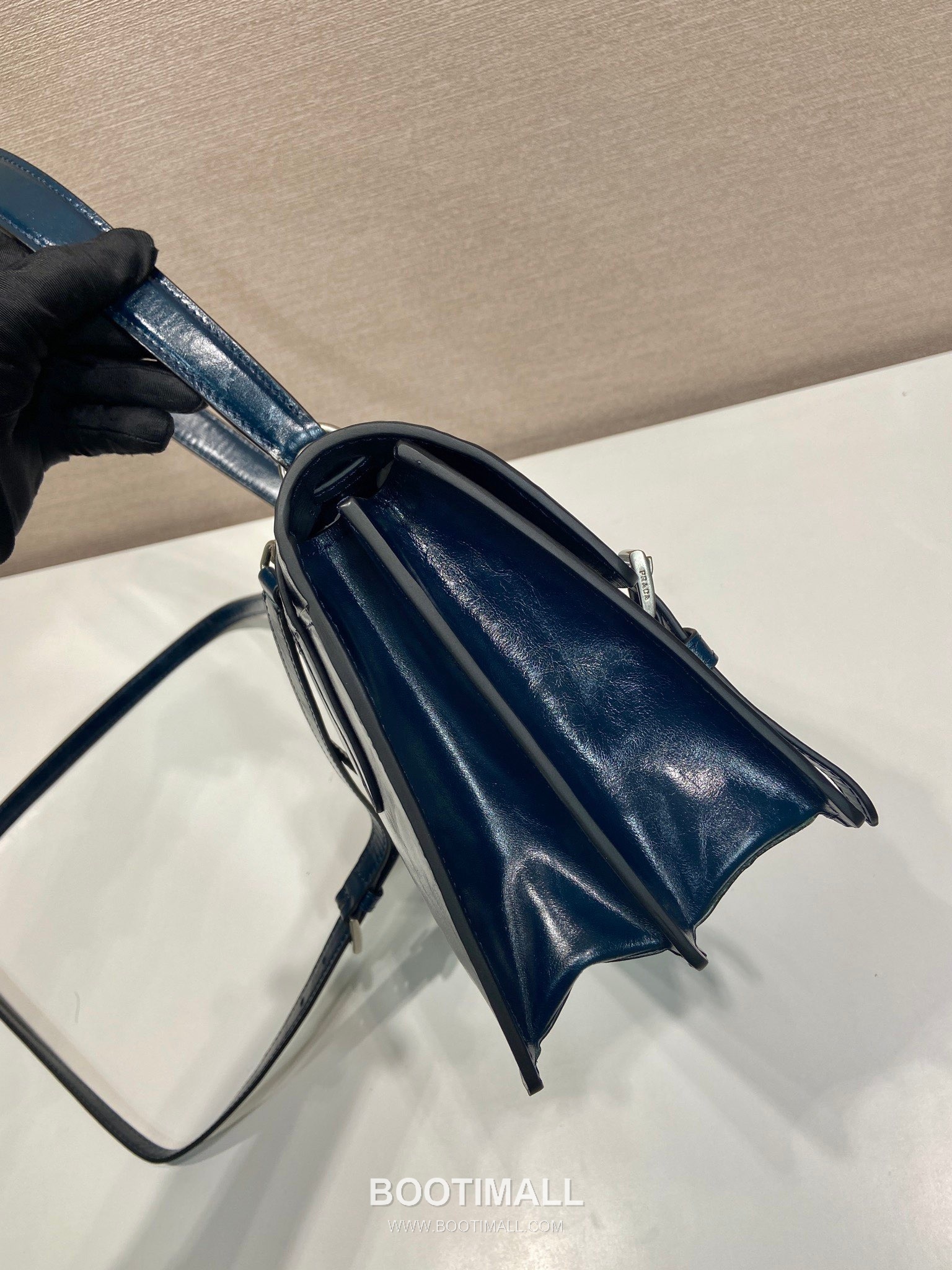 Prada Calfskin Leather Briefcase Style Tote Bag with Vertical Lock Detail 프라다 카프스킨 가죽 버티컬 락 디테일 브리프케이스 토트백 1BN026 32cm 5