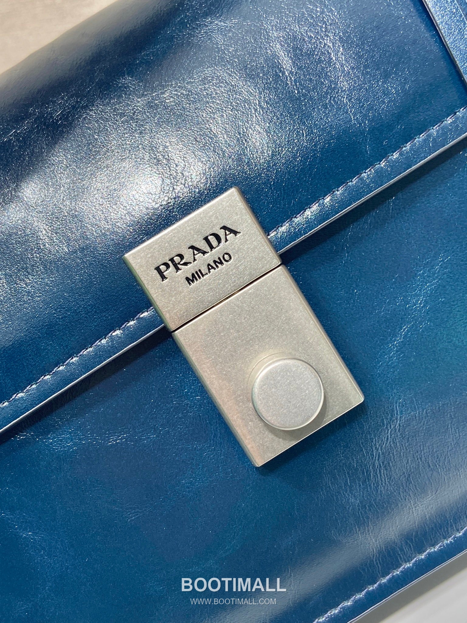 Prada Calfskin Leather Briefcase Style Tote Bag with Vertical Lock Detail 프라다 카프스킨 가죽 버티컬 락 디테일 브리프케이스 토트백 1BN026 32cm 7